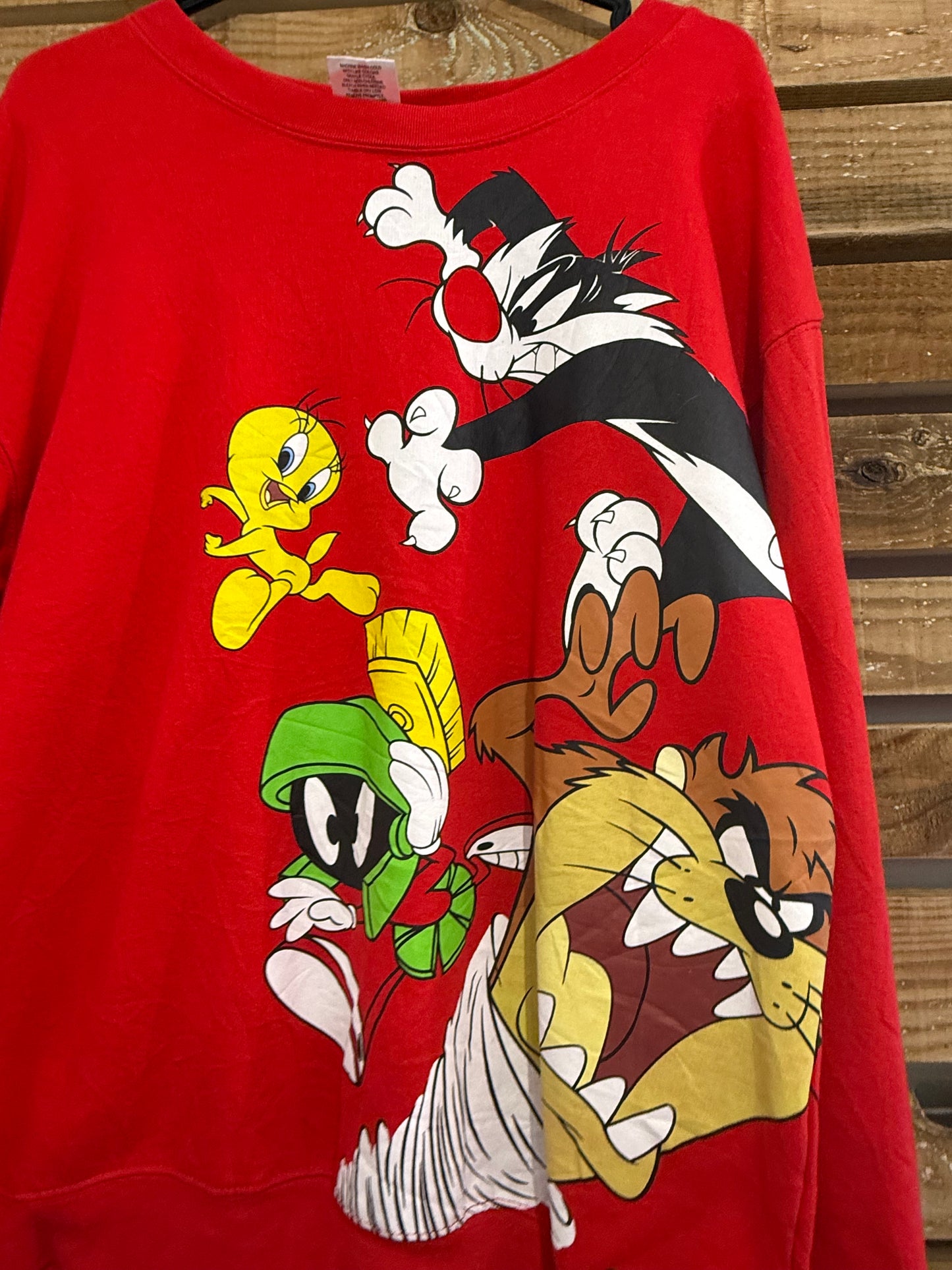 Vintage Y2K Looney Tunes sweater/sweatshirt. Red. Size Medium.