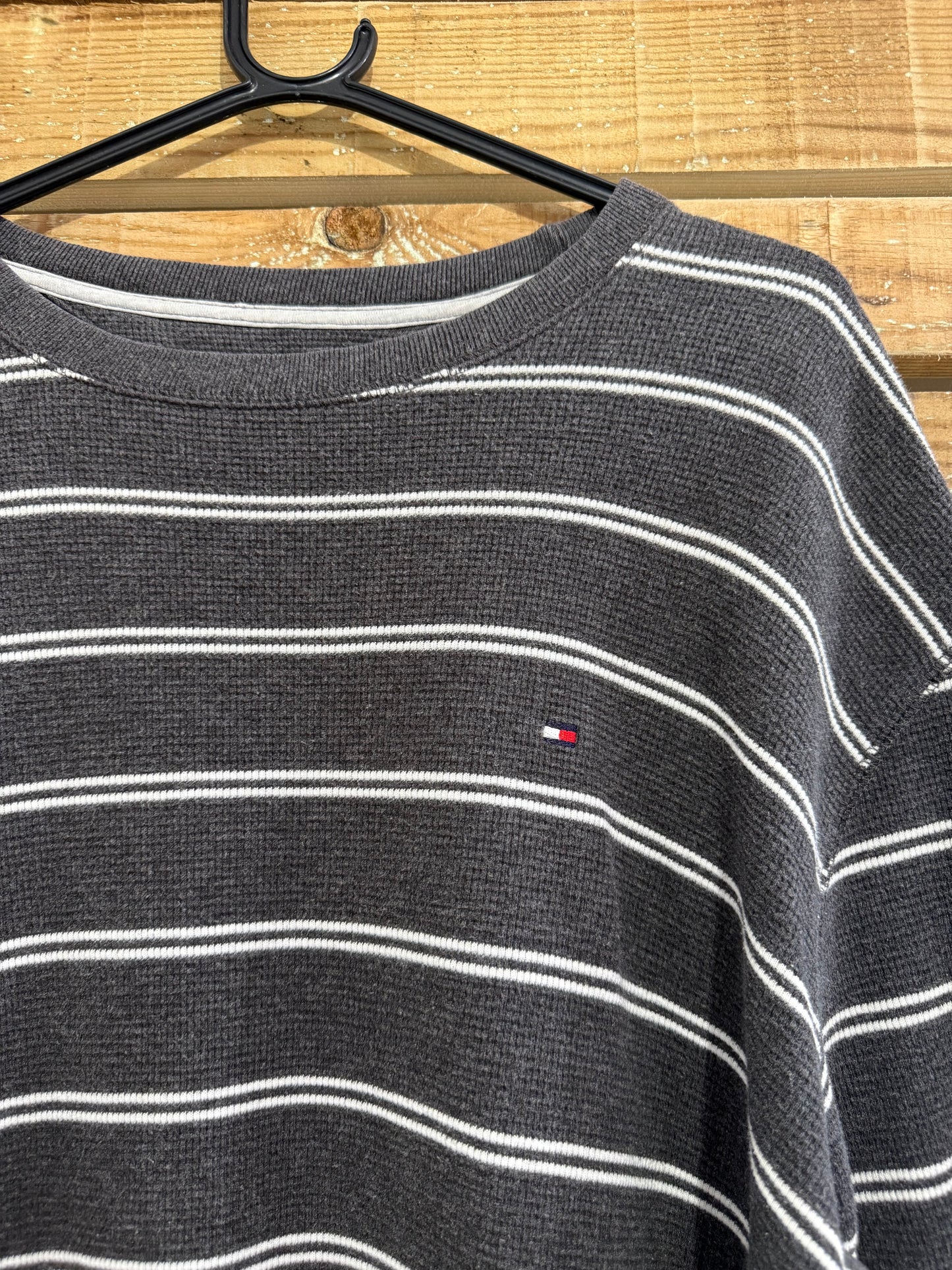 Vintage 90s Tommy Hilfiger jumper/ sweater. Grey. Size XL