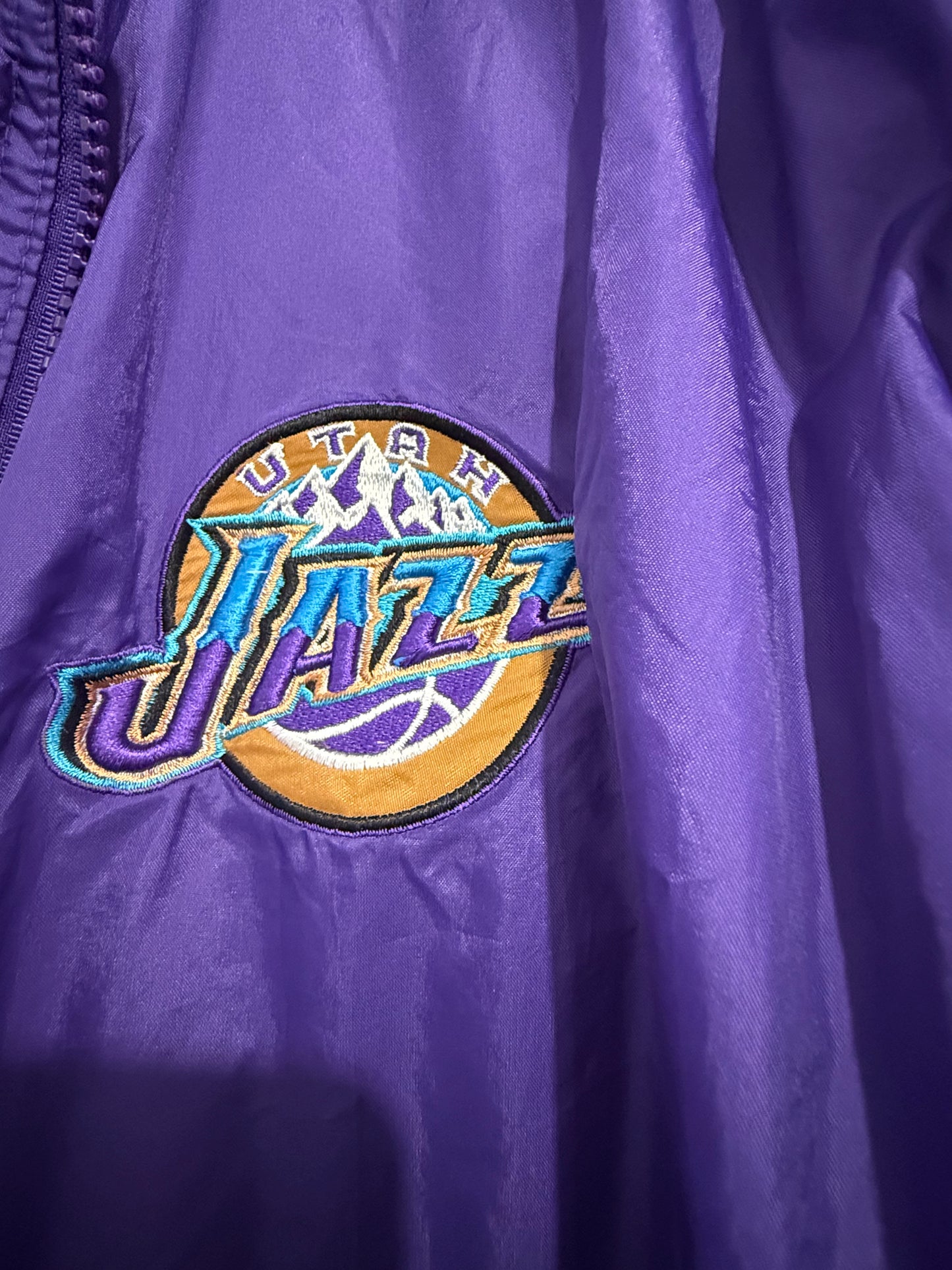 Vintage 90s NBA Pro Player Utah Jazz zip up windbreaker/ shell track jacket. Size XL.