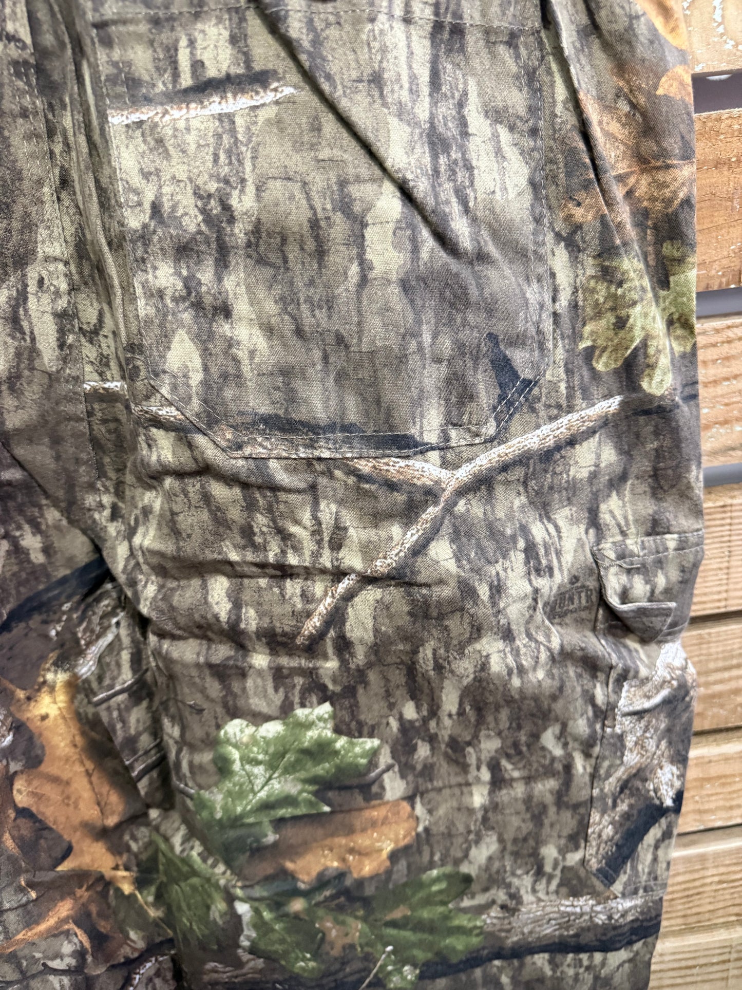 Mossy Oak Realtree Camo Bib overalls/ dungarees. Fishing/ hunting/ festival. Large. Deadstock