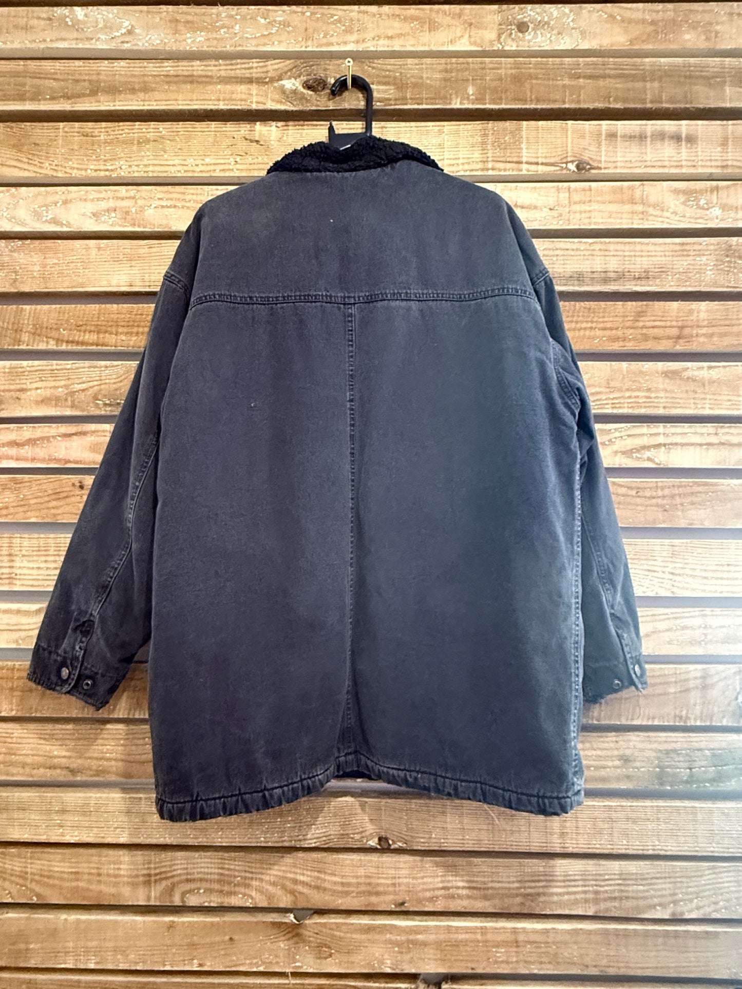 Vintage 80s Levi’s black Sherpa fleece lined denim jacket. Size XL