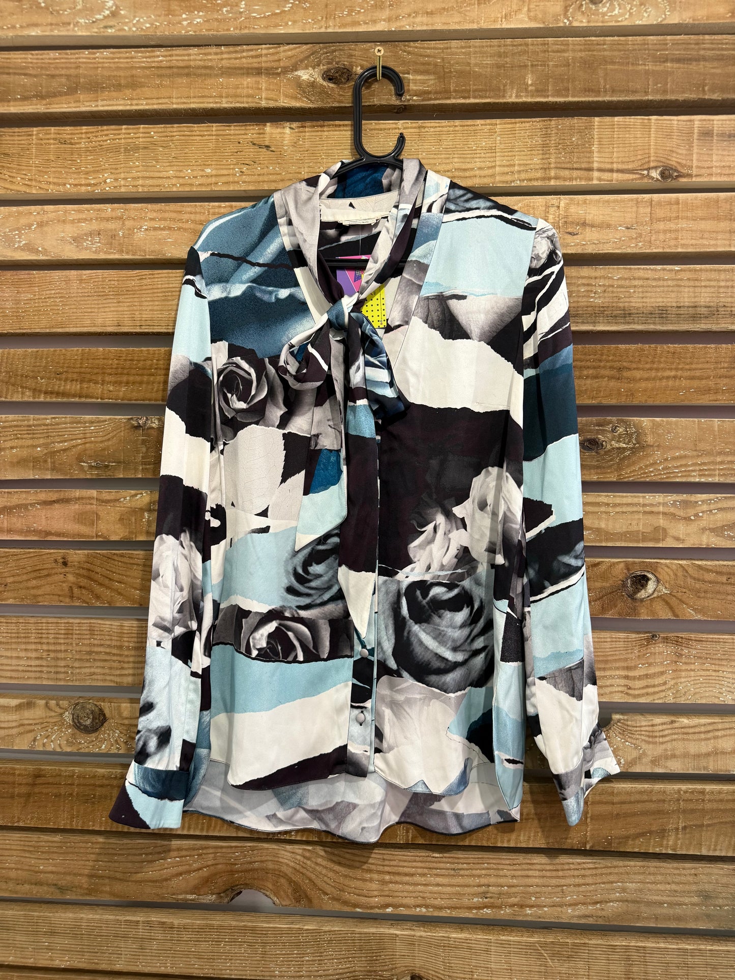 Alexander McQueen floral blouse with neck tie. Pussy bow. Size 38