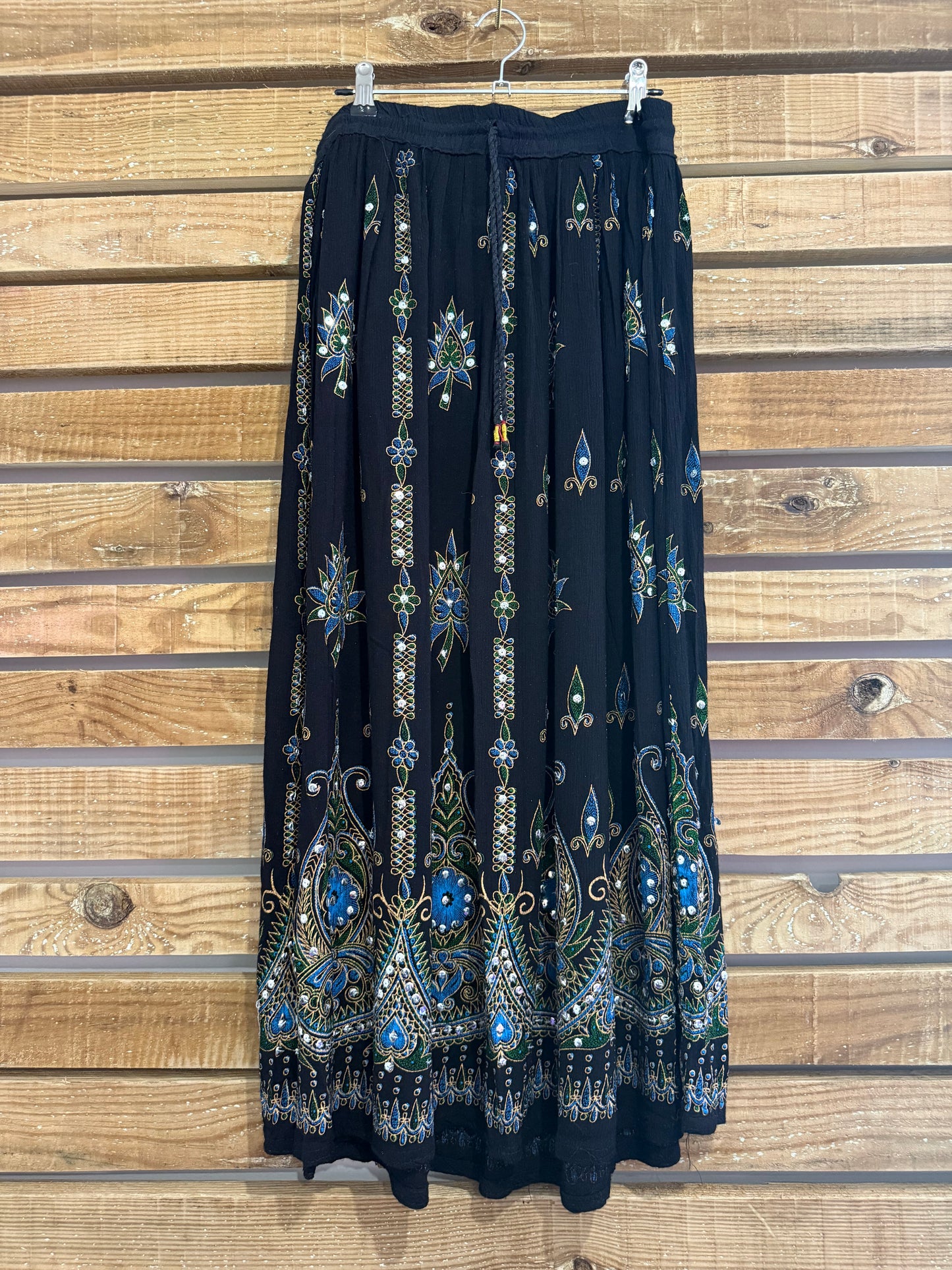 Vintage 90s Indian Boho embroidered skirt. Hippy. Free sizing.