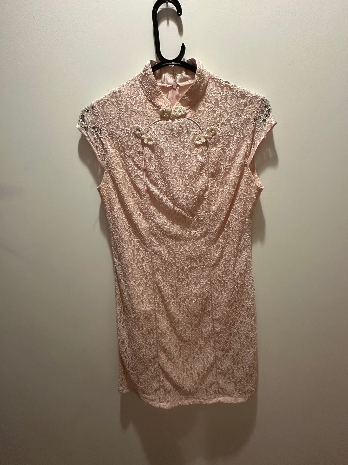 Vintage 90s Chinese cheongsam dress. Pink floral lace. Size 8-10.