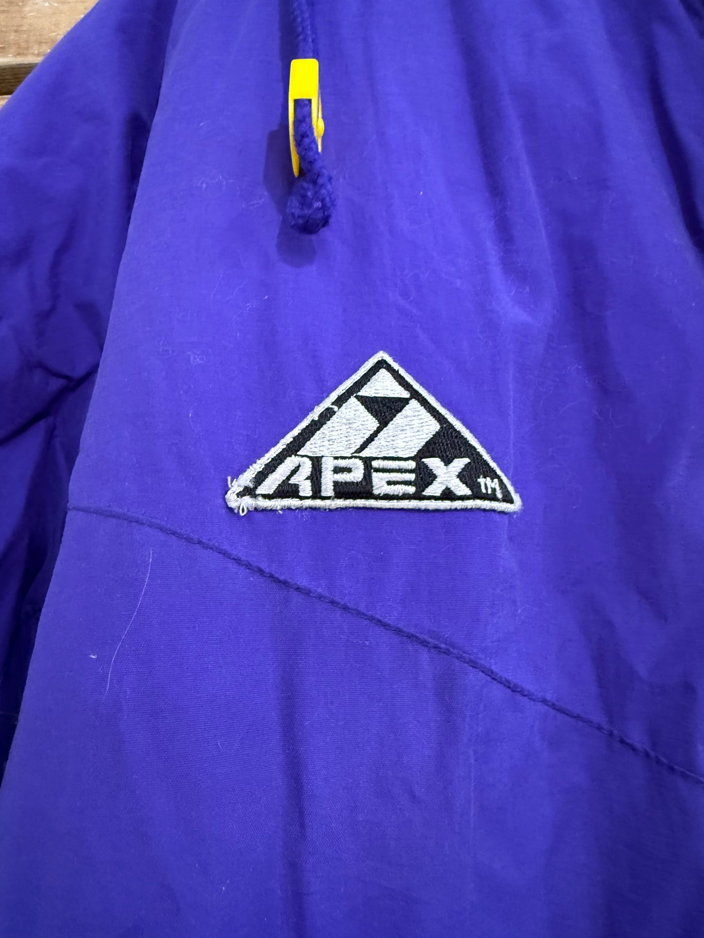 Vintage 90s NFL Apex Minnesota Vikings sports jacket/coat. Size XL