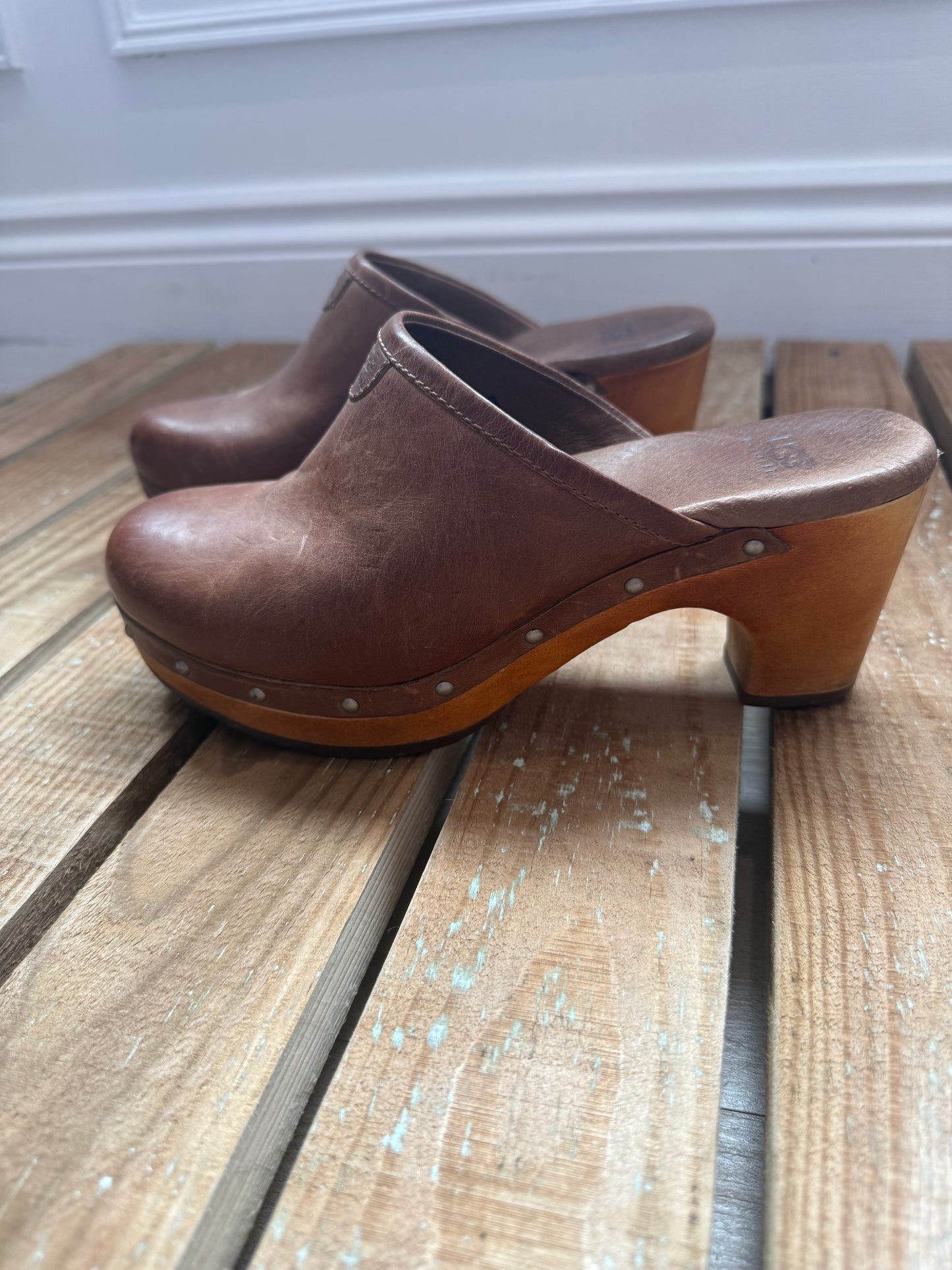 Vintage Y2K Ugg heeled mule, shearling sheepskin lined clog shoes. Size UK4.5