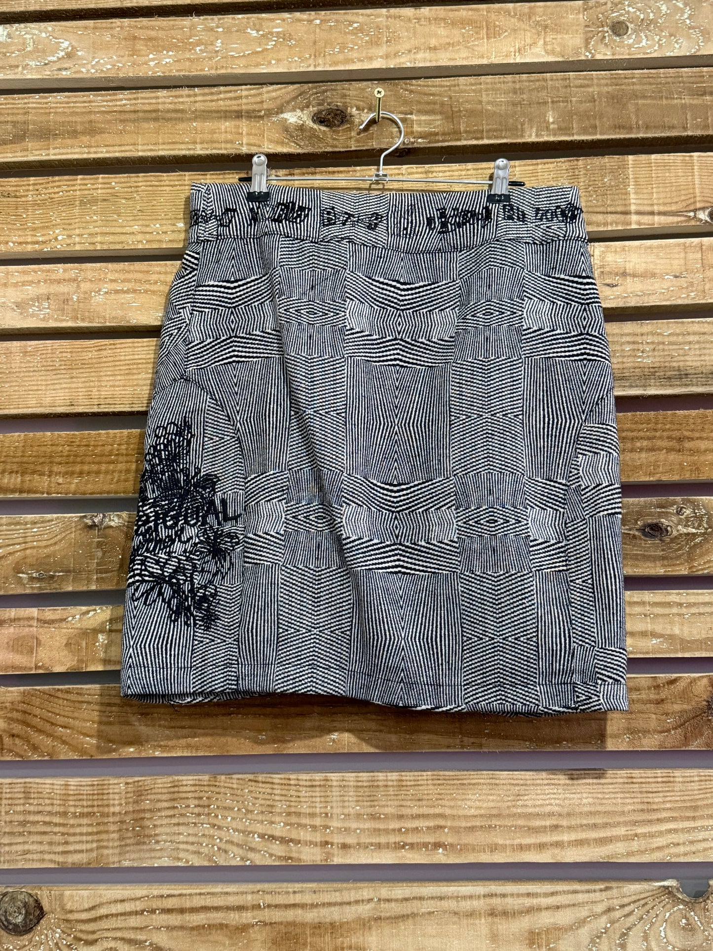 Vintage Y2K Desigual skirt with button details. Size UK10. 30” waist.