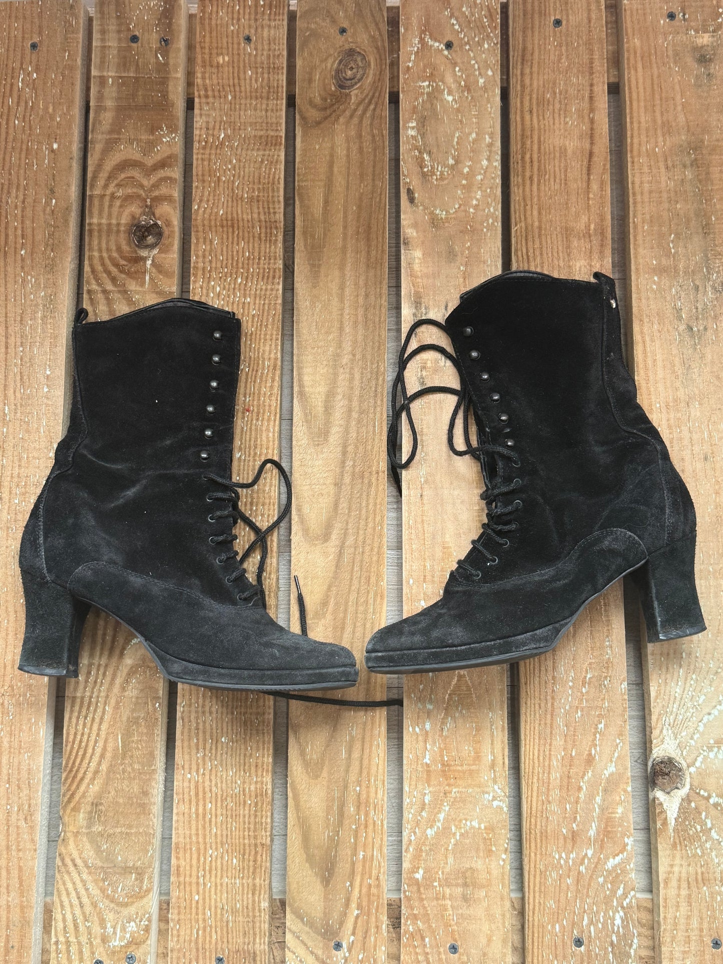 Vintage 80s lace up boots. Goth/ Halloween. Size UK4 EU37