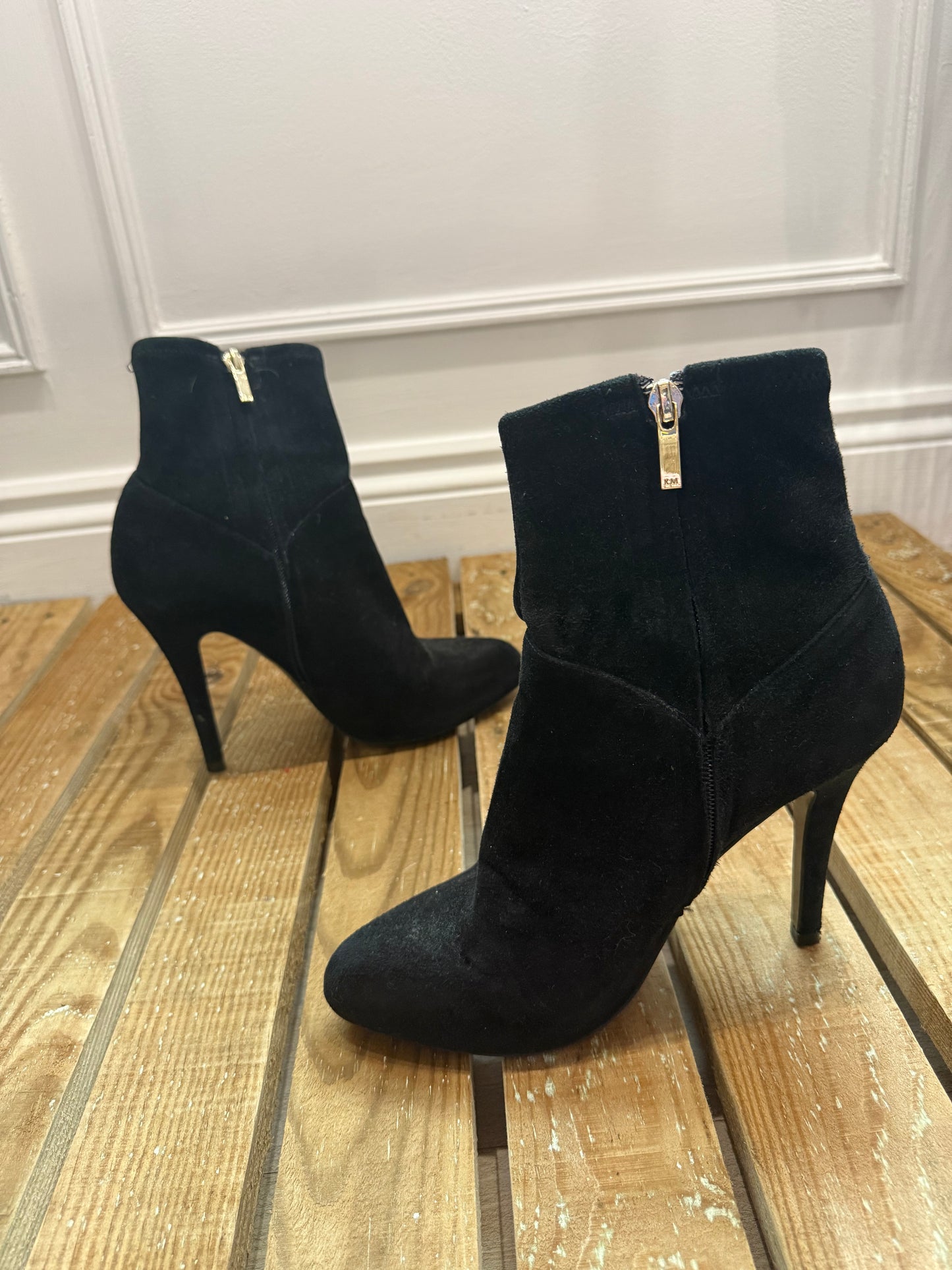 Karen Millen heeled ankle boots. Size EU39, UK6.
