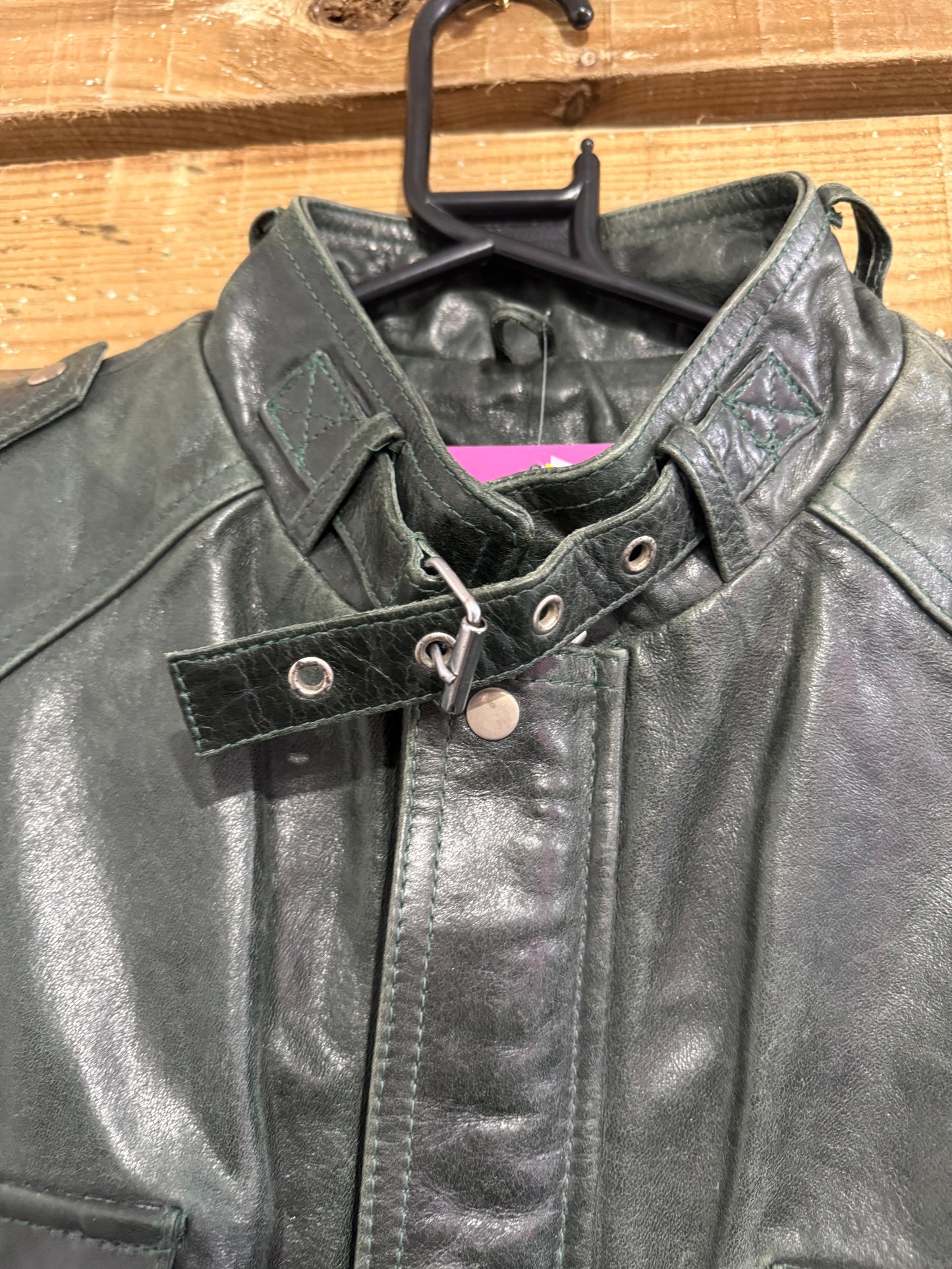 Vintage Y2K Green leather bomber jacket. Size 16