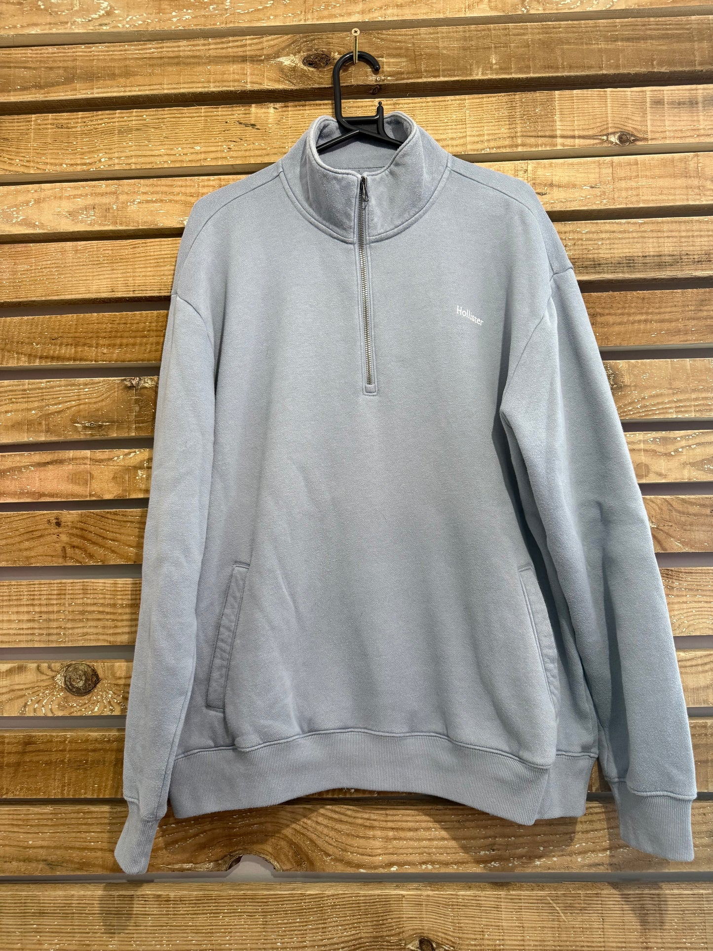 Vintage Y2K Hollister 1/4 zip sweater/ sweatshirt. Size Large.