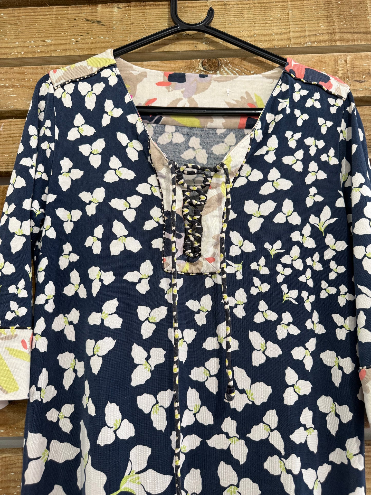 Vintage Y2K Dianne Von Furstenburg (DVF) silk dress. Patterned. Summer. Size 14.