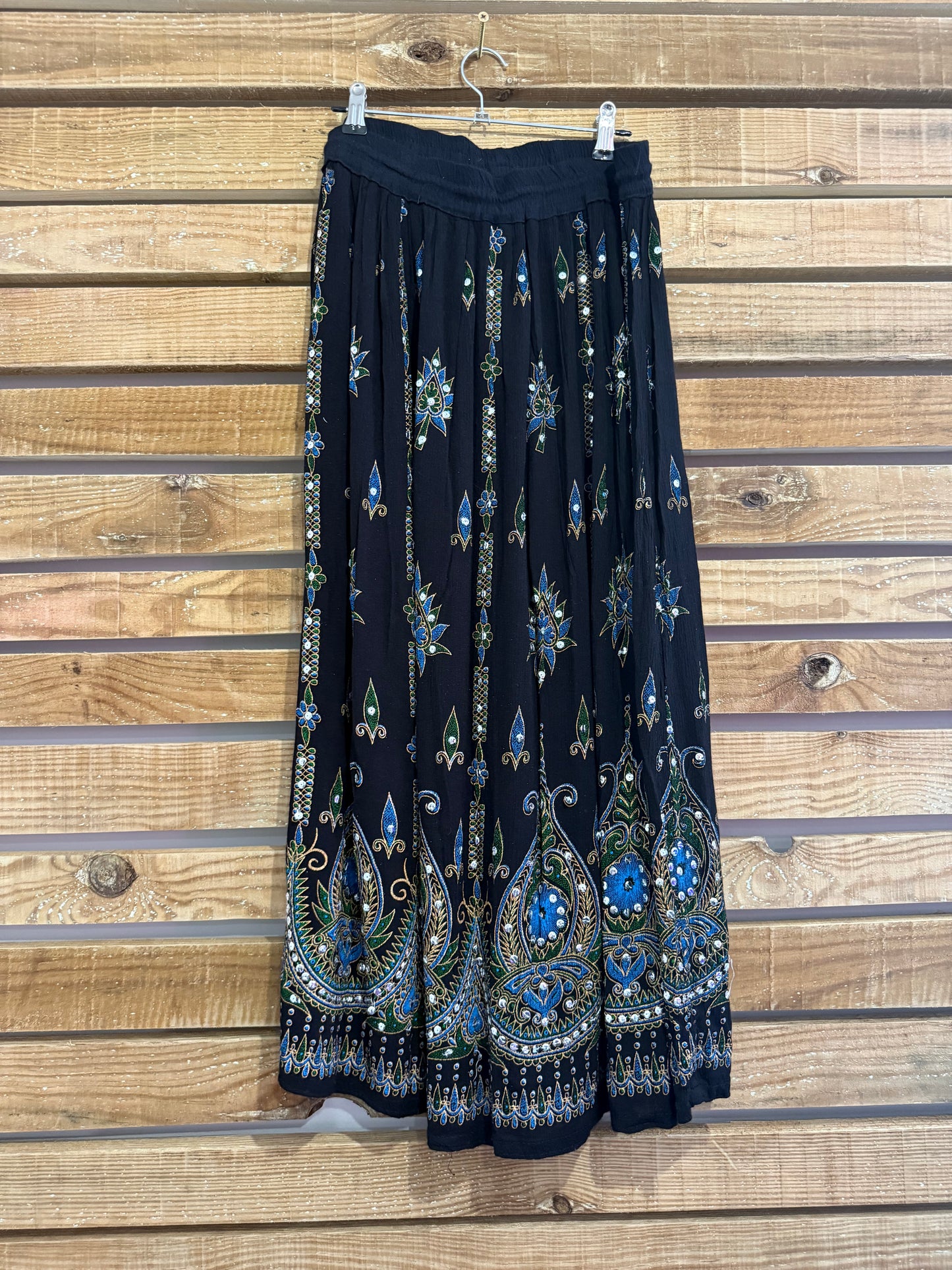 Vintage 90s Indian Boho embroidered skirt. Hippy. Free sizing.