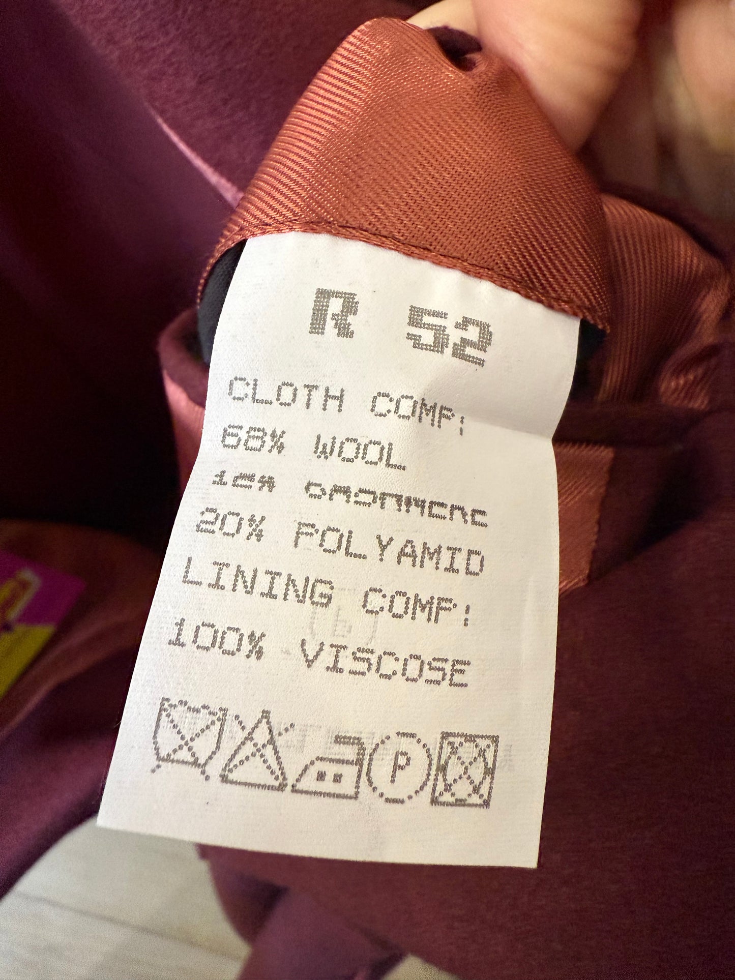 Vintage 80s Douglas Wool & Cashmere blazer/ suit jacket. Size 46” chest, Large. Burgundy.