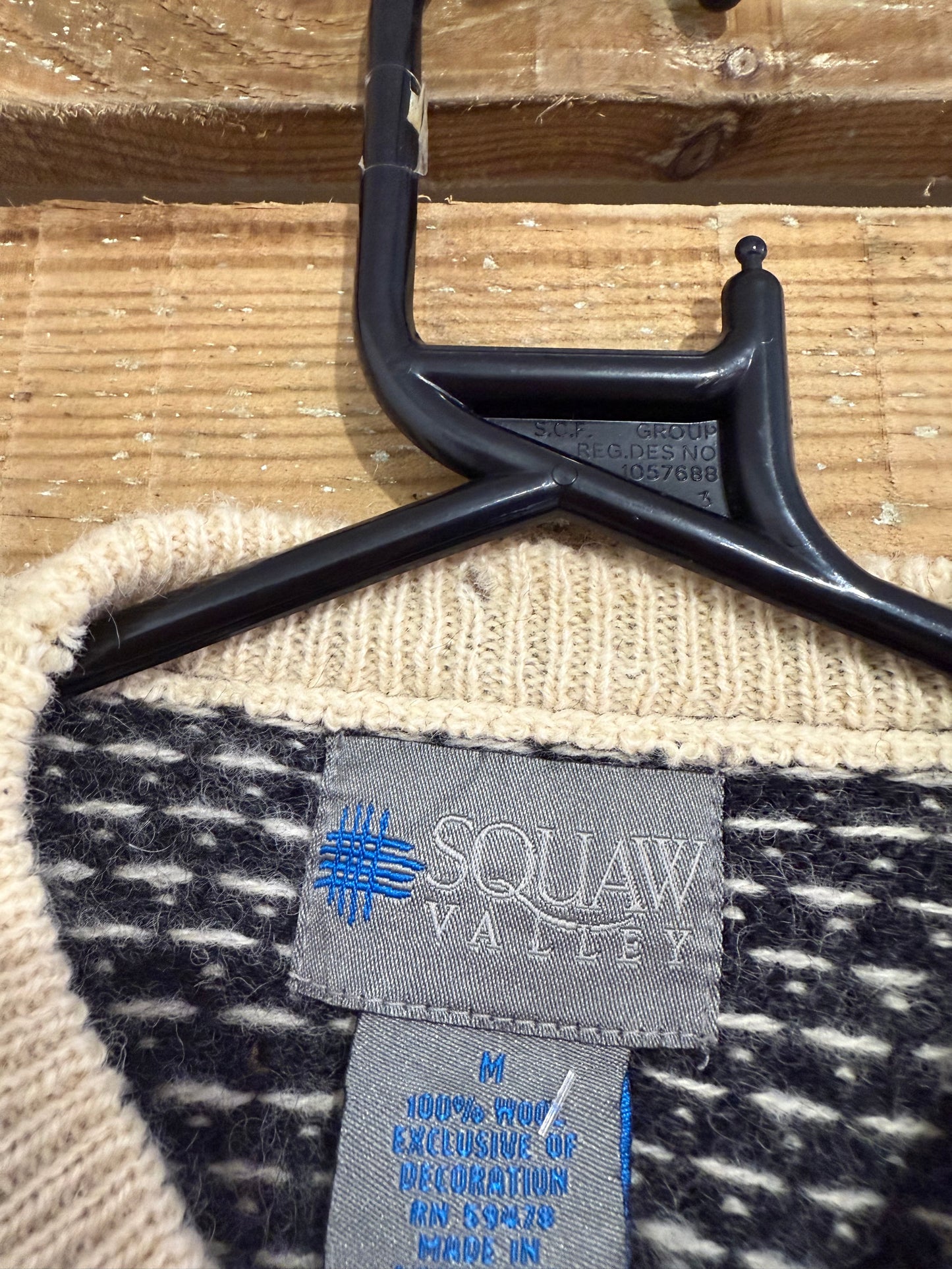 Vintage 90s fair-isle Icelandic 100% wool cardigan with clasps. Size Medium