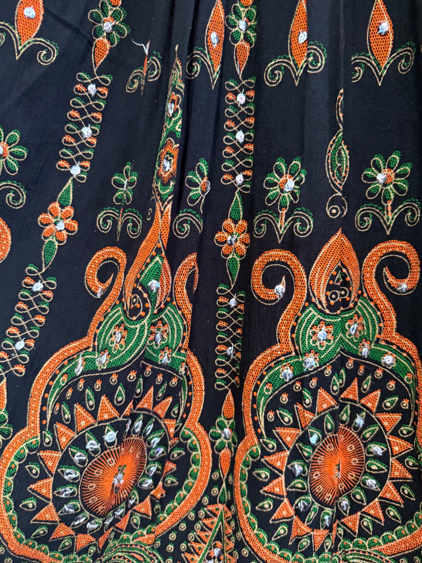 Vintage 90s Indian Boho embroidered skirt. Hippy. Free sizing.