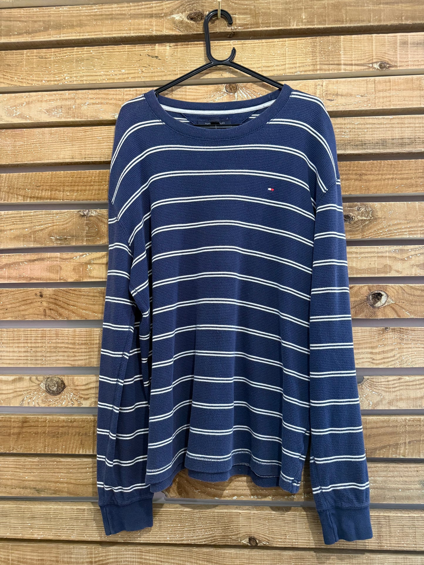 Vintage 90s Tommy Hilfiger jumper/ sweater. Blue. Size XL