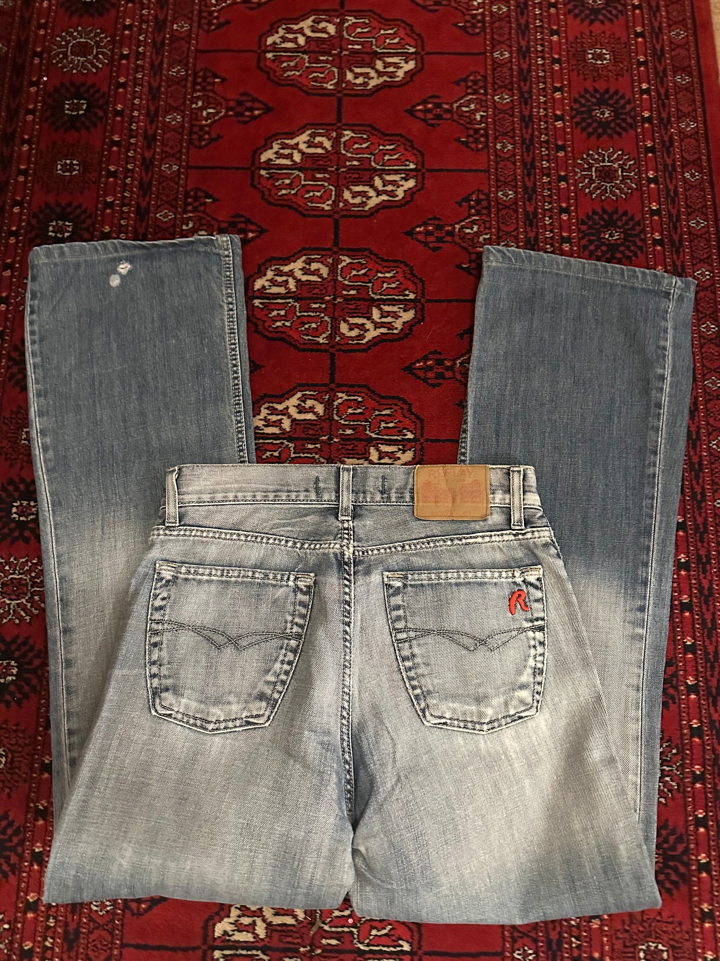 Vintage Y2K Replay distressed blue jeans. Waist 31”
