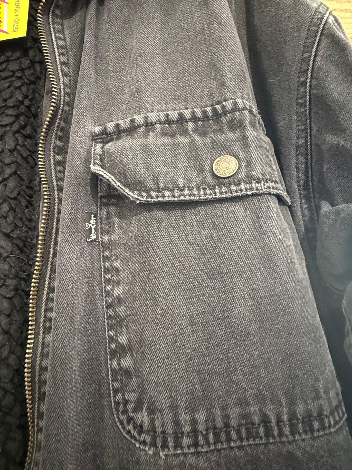 Vintage 80s Levi’s black Sherpa fleece lined denim jacket. Size XL