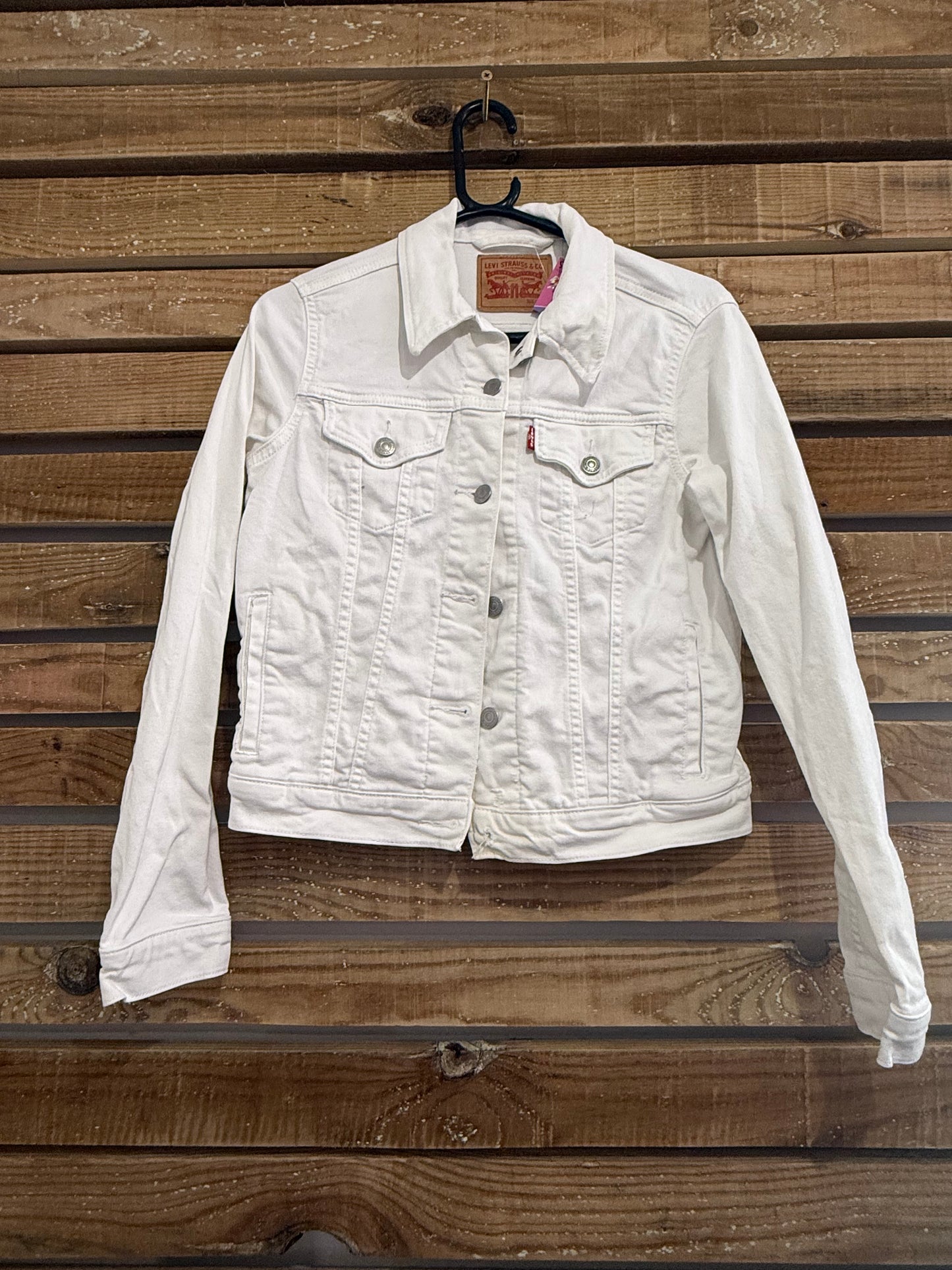 Vintage Y2K Levi’s white denim jacket. Size small