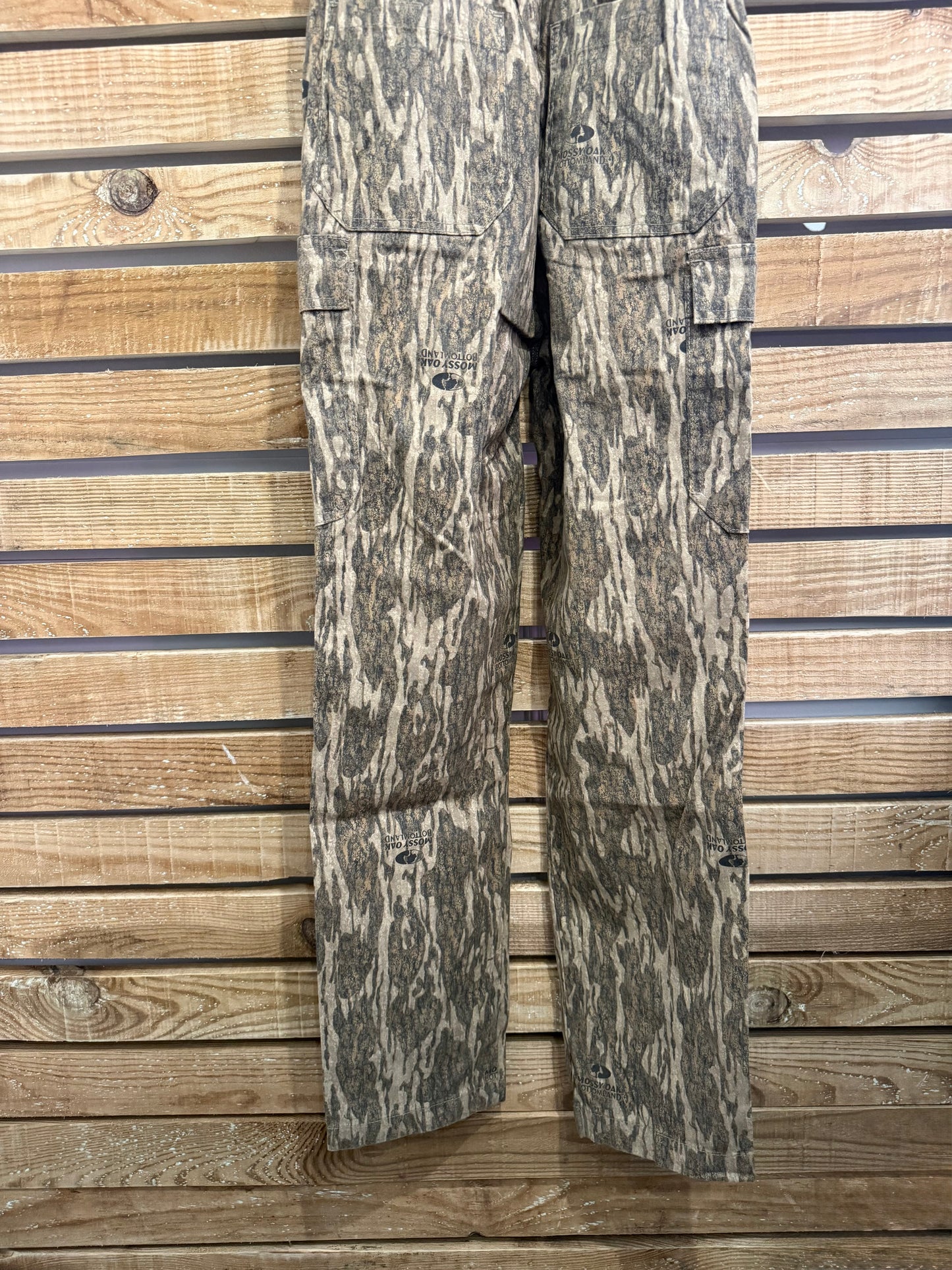 Mossy Oak Realtree Camo Bib overalls/ dungarees. Fishing/ hunting/ festival. Small. Deadstock