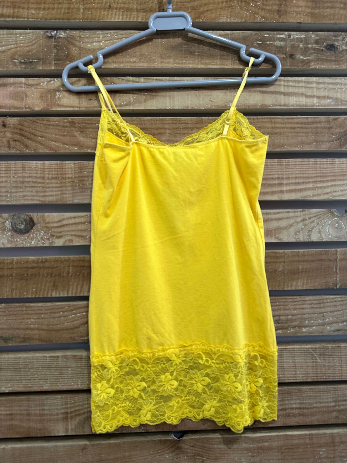 Vintage Y2K yellow cami top. Lace detail. Size medium.