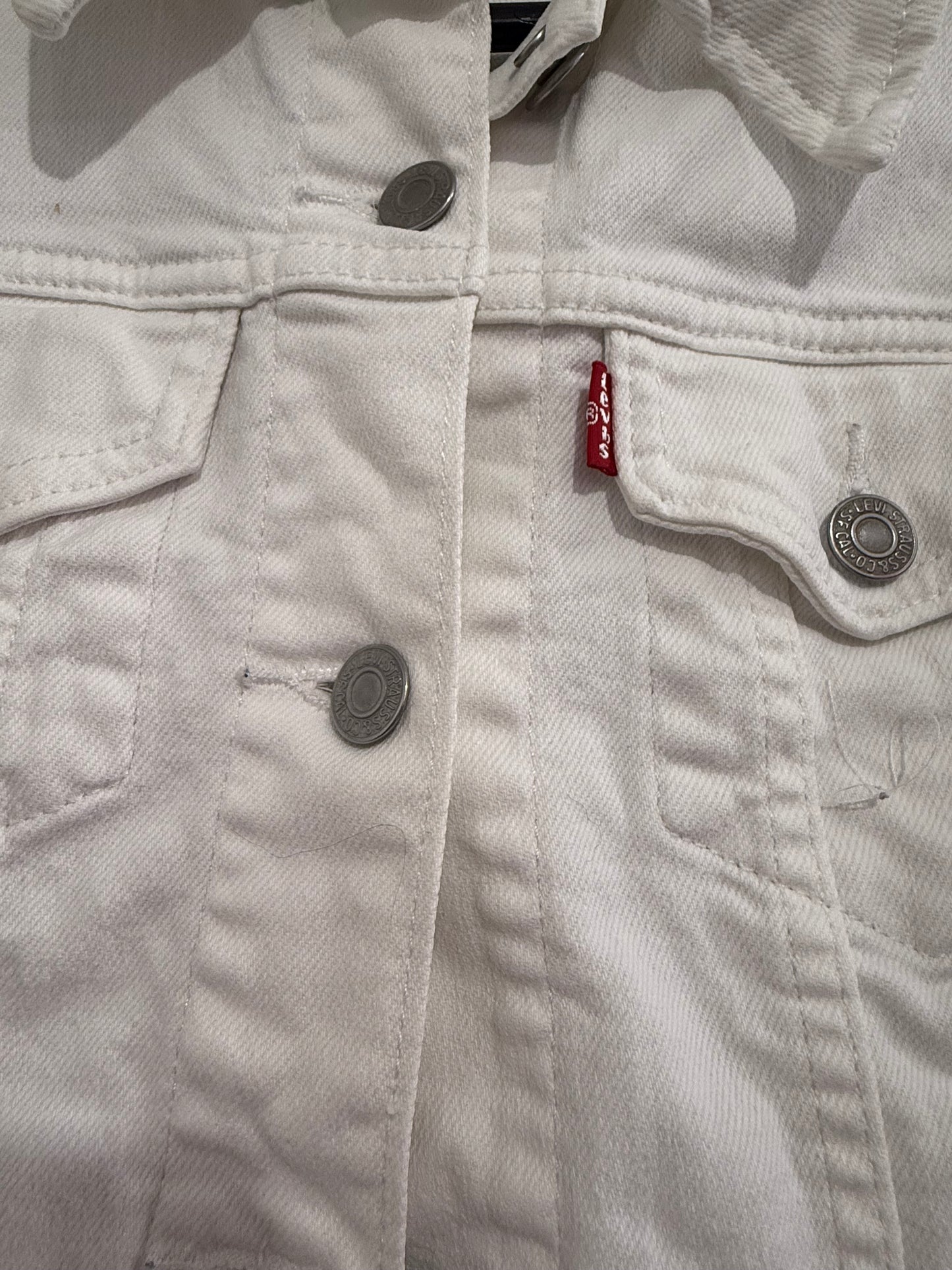 Vintage Y2K Levi’s white denim jacket. Size small