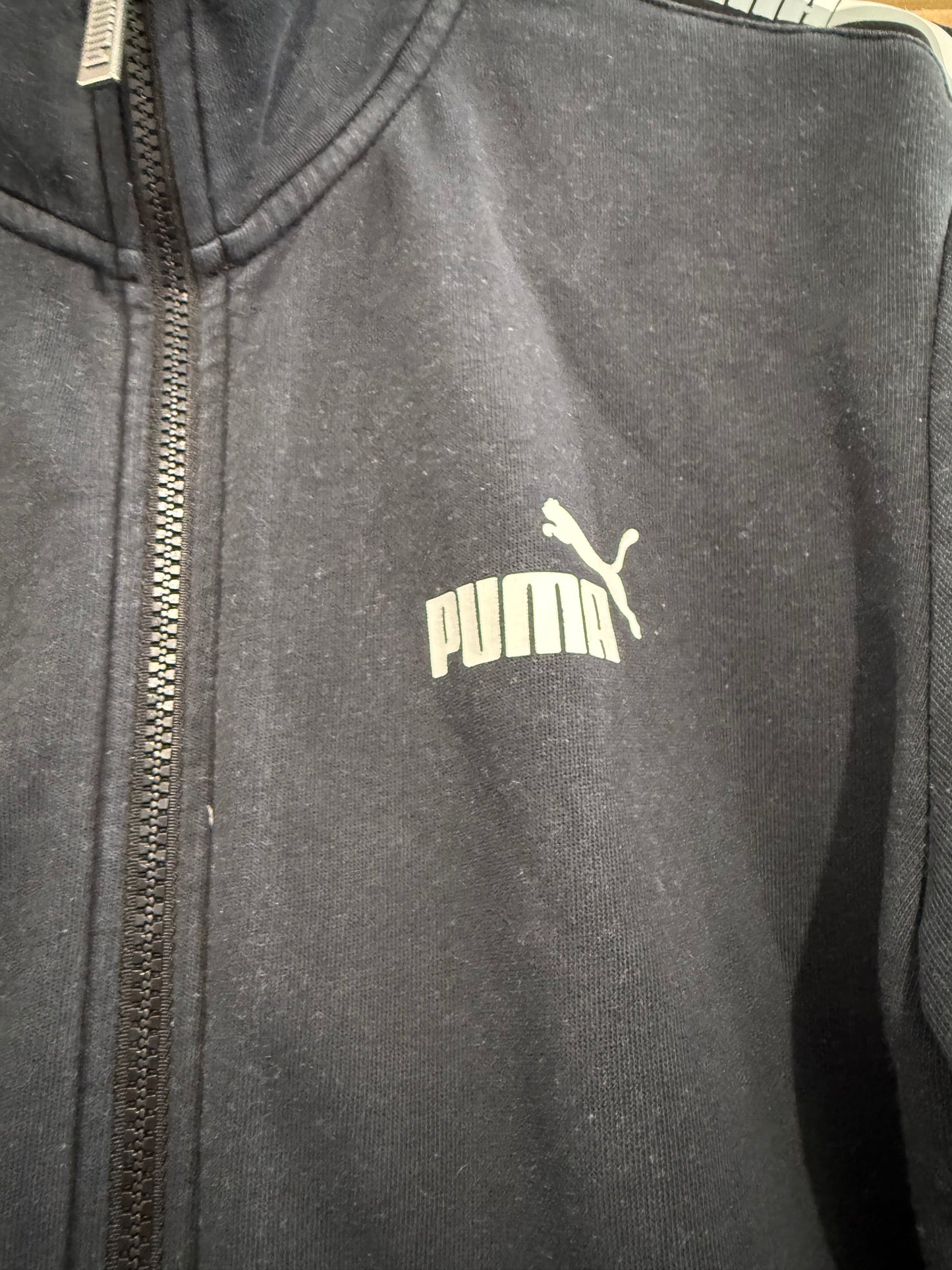 Vintage Y2K Puma zip up sweater/ sweatshirt. Black. Size XL