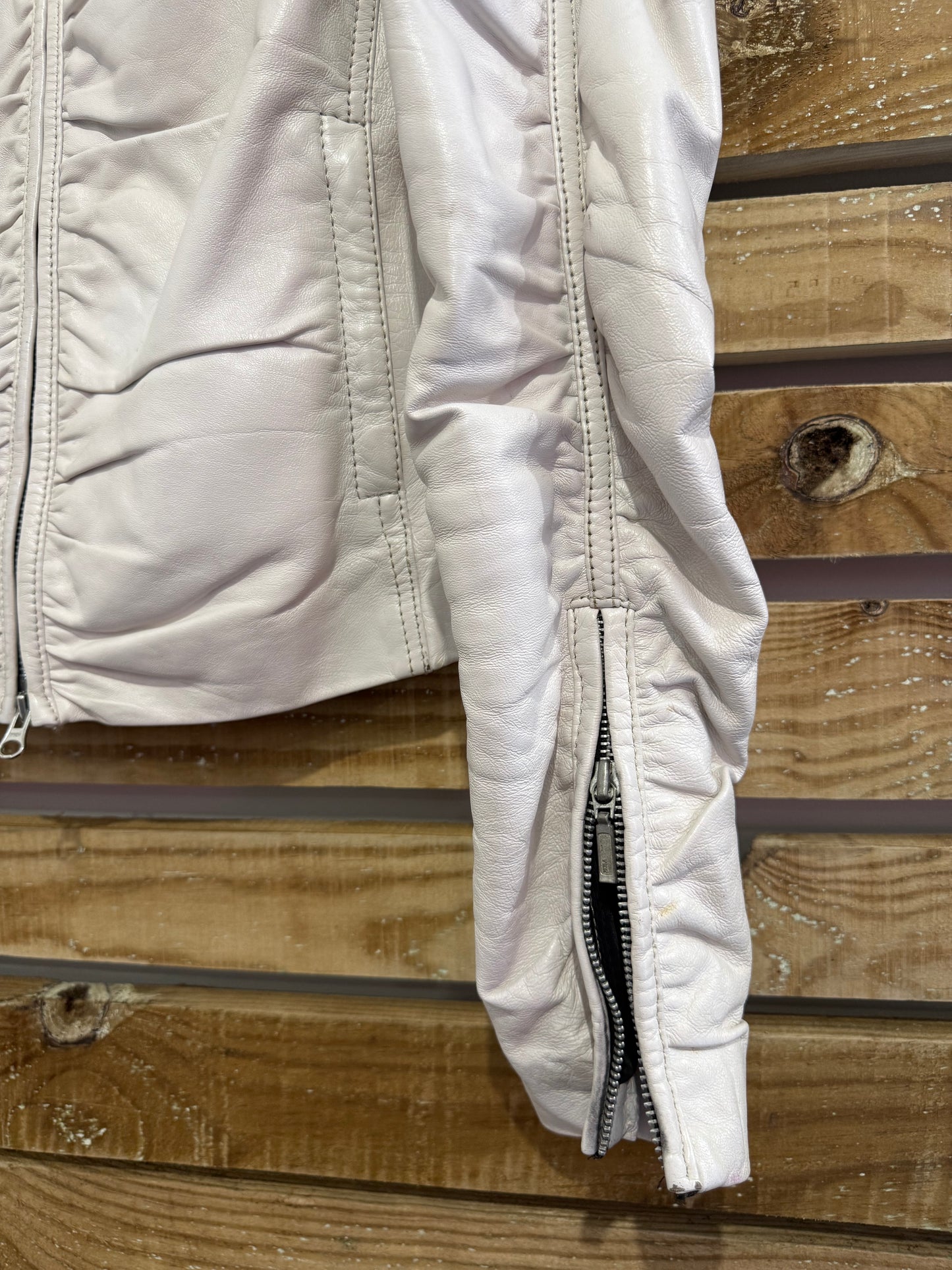 Vintage Y2K white ruched leather bomber jacket. Size 10-12.