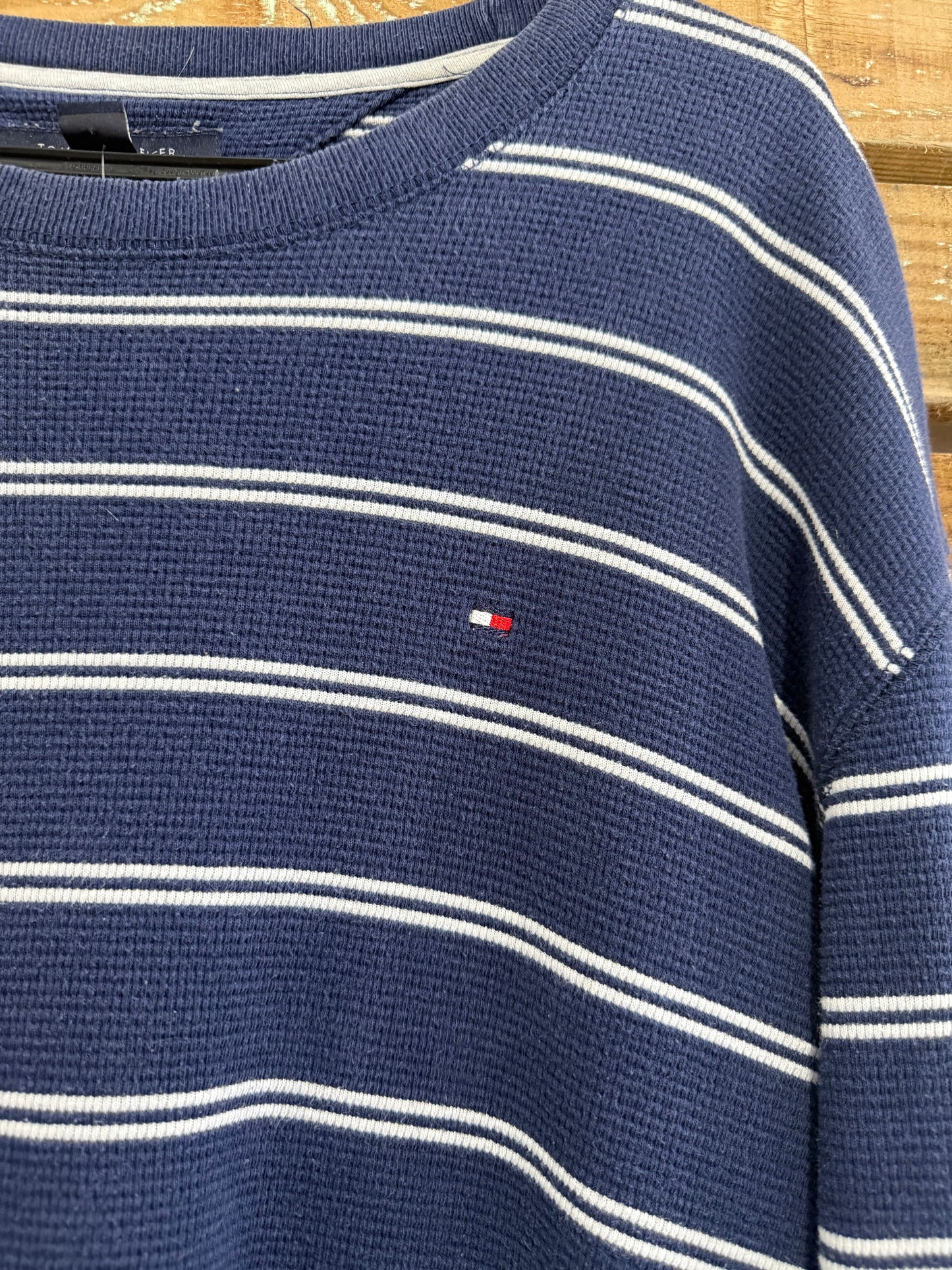 Vintage 90s Tommy Hilfiger jumper/ sweater. Blue. Size XL