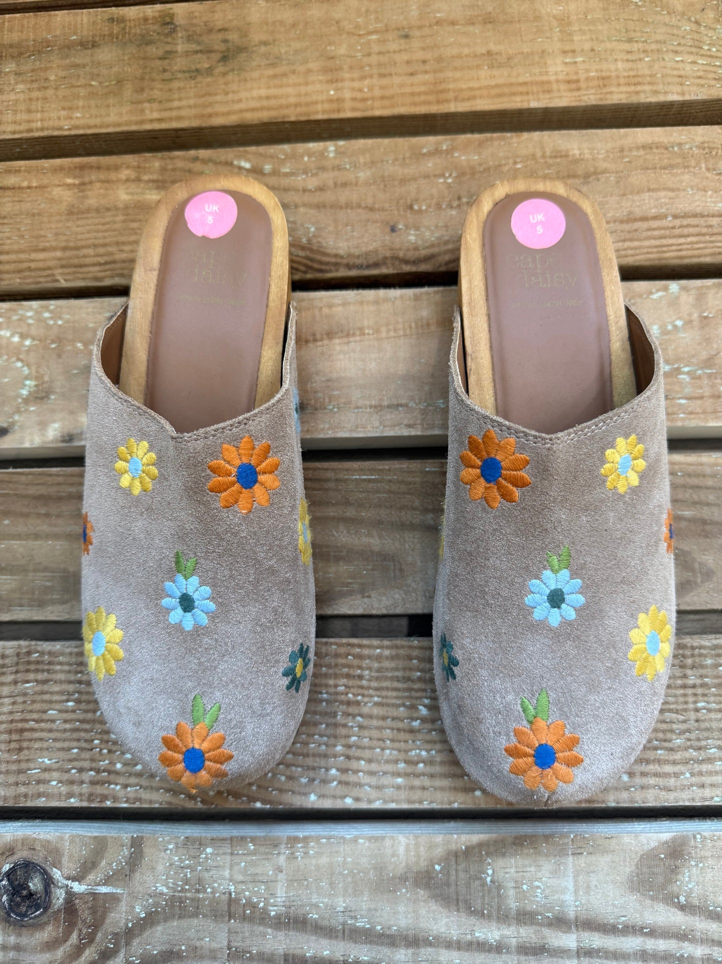Cape Daisy flower suede leather wood clogs/ mules. Hippy/ flower power. Size EU38, UK5