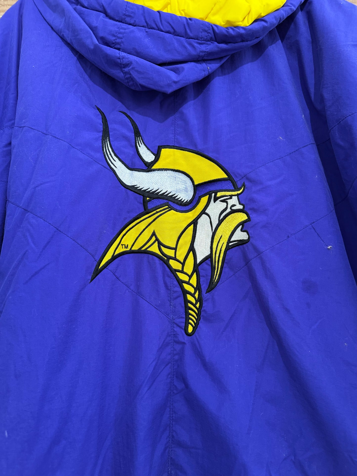 Vintage 90s NFL Apex Minnesota Vikings sports jacket/coat. Size XL