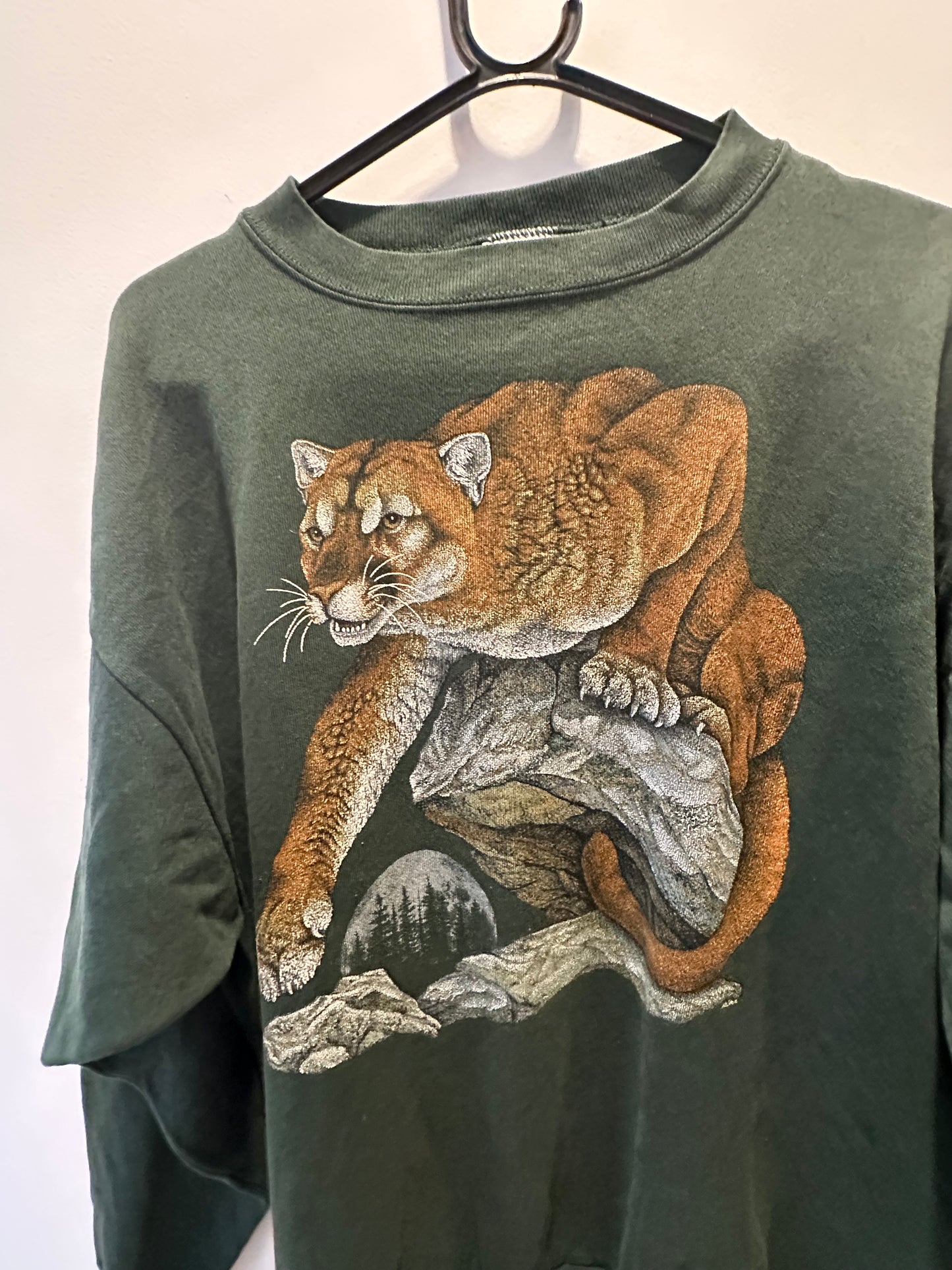 Vintage 90s American animal motif sweater/ sweatshirt. USA. Green. Size Large
