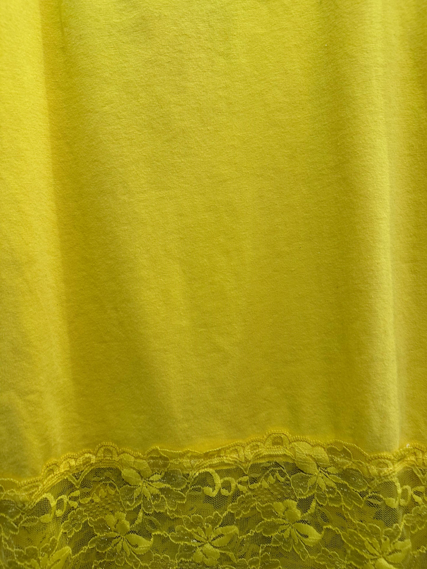 Vintage Y2K yellow cami top. Lace detail. Size medium.