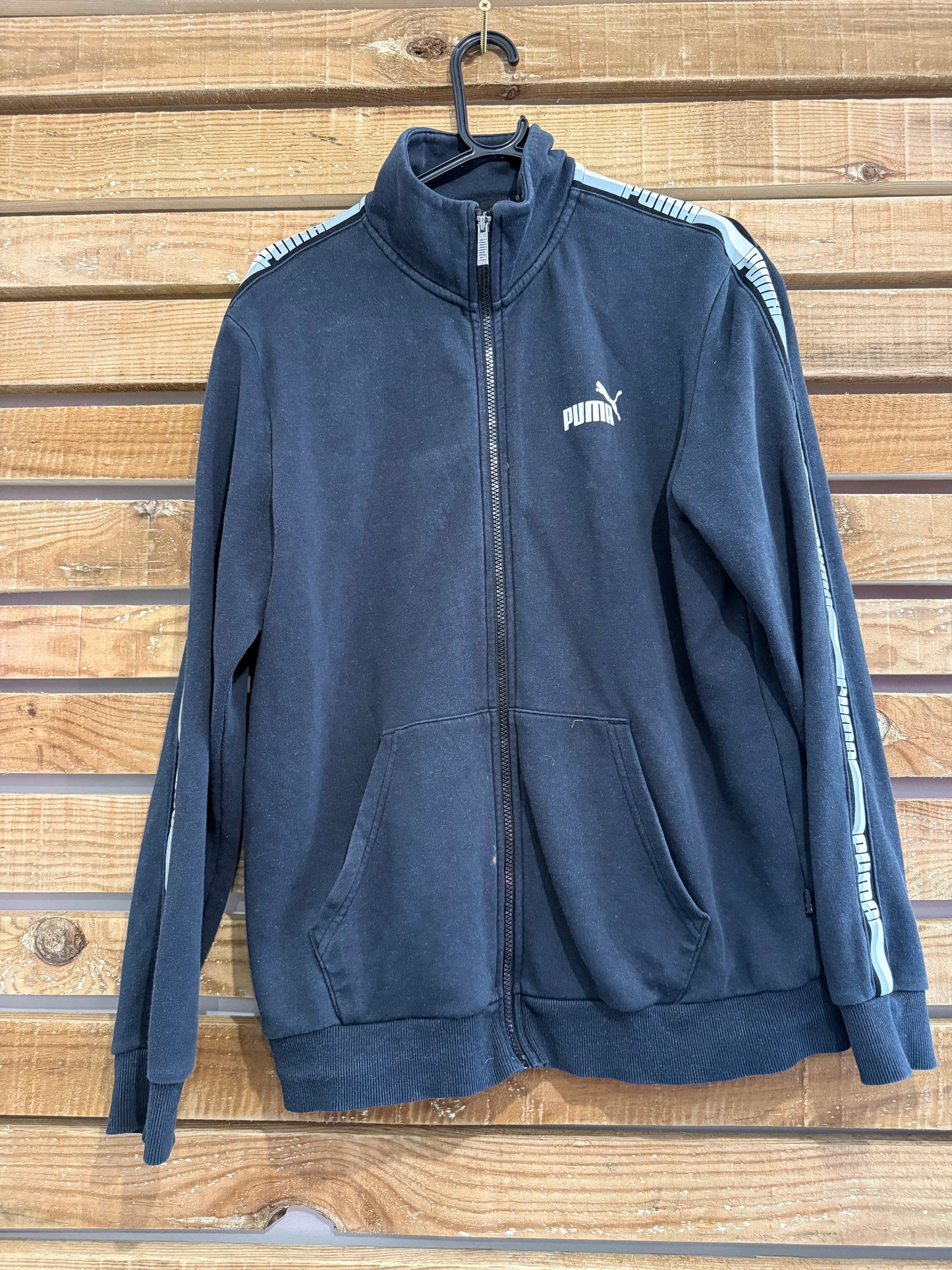 Vintage Y2K Puma zip up sweater/ sweatshirt. Black. Size XL