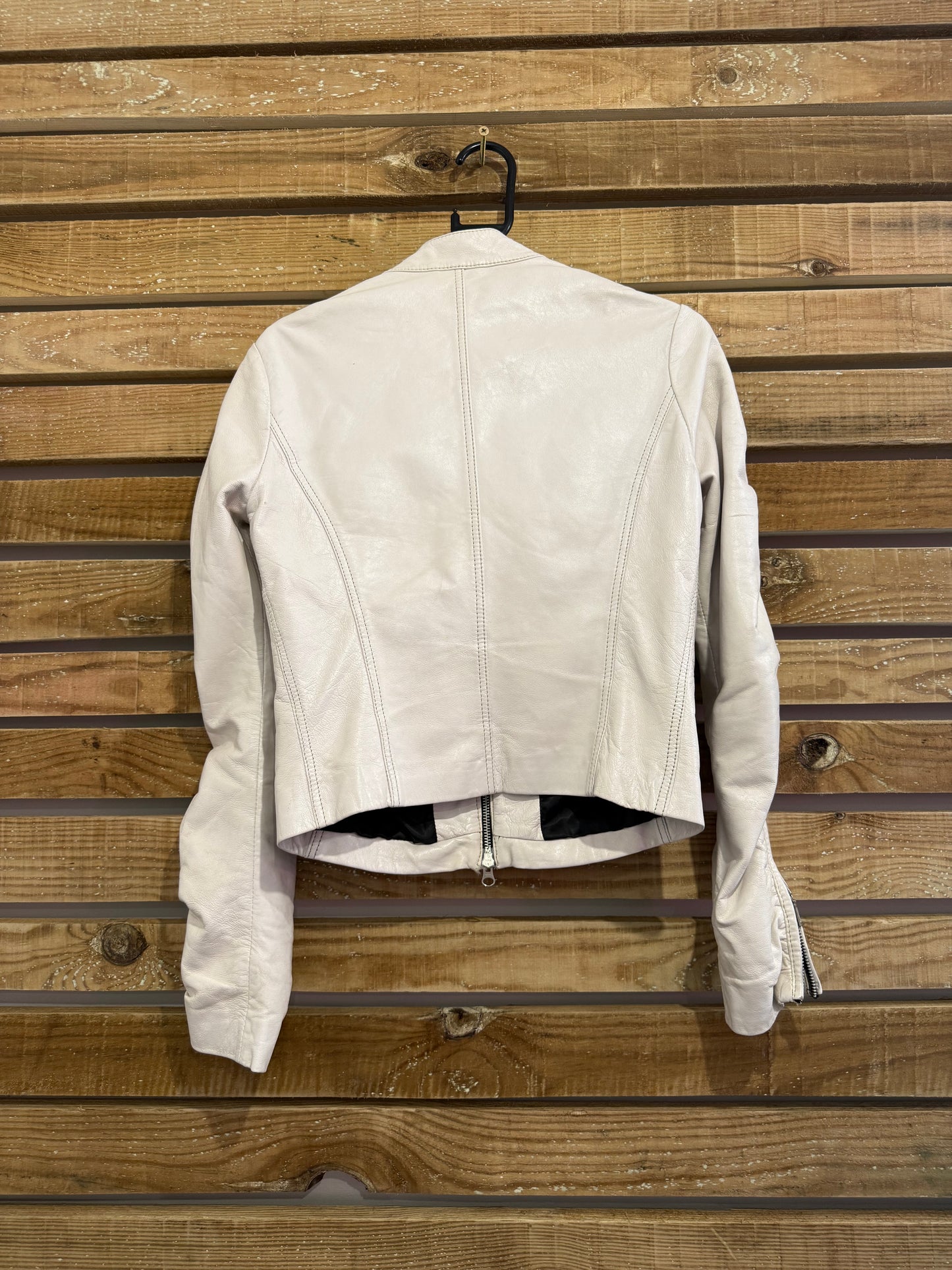 Vintage Y2K white ruched leather bomber jacket. Size 10-12.
