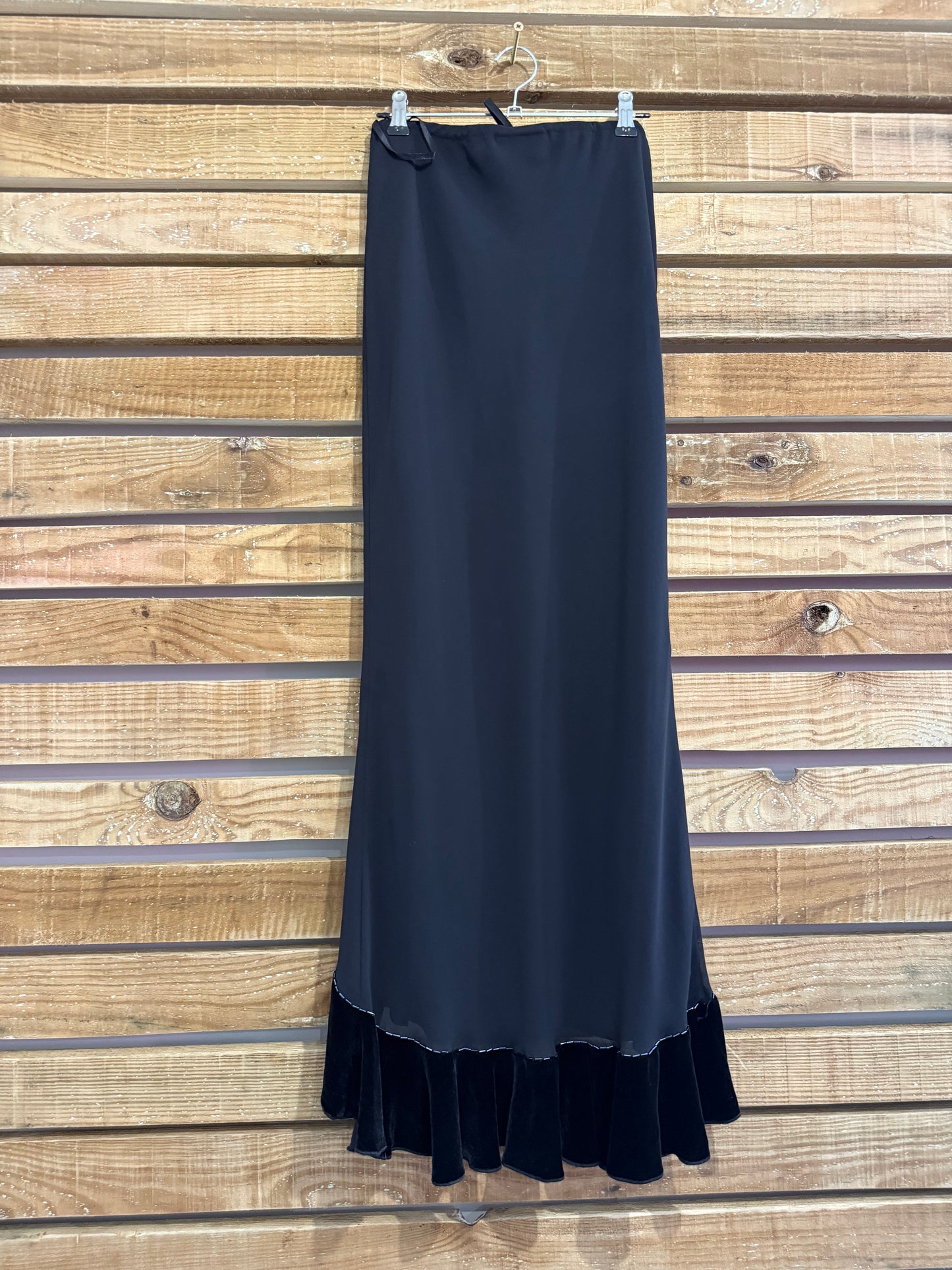 Vintage 90’s Wallis maxi fish tail velour skirt. Size 8- 12. Christmas/ Party