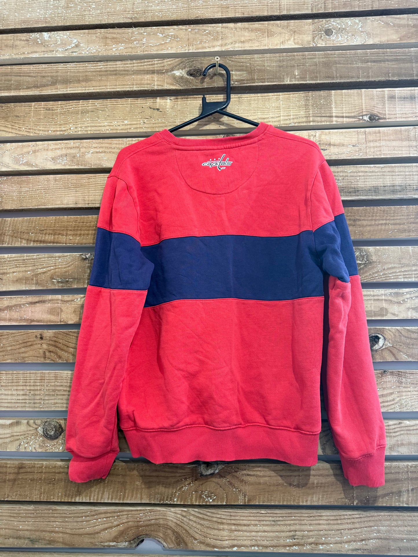Vintage Y2K NHL Washington Capitals sweatshirt/ sweater. Size Medium.