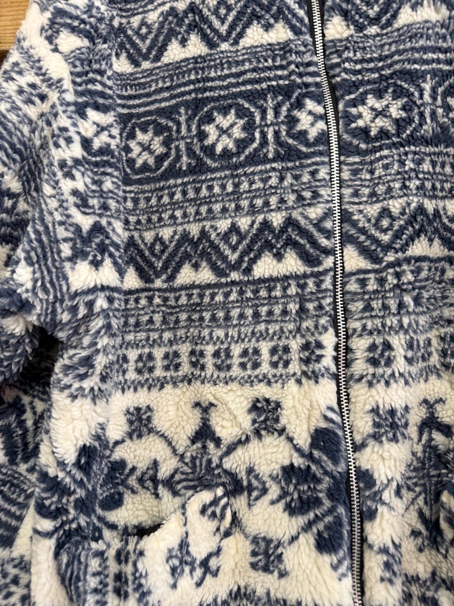 Vintage 90s festive snowflake print zip up fleece jacket. Christmas. Size Medium.