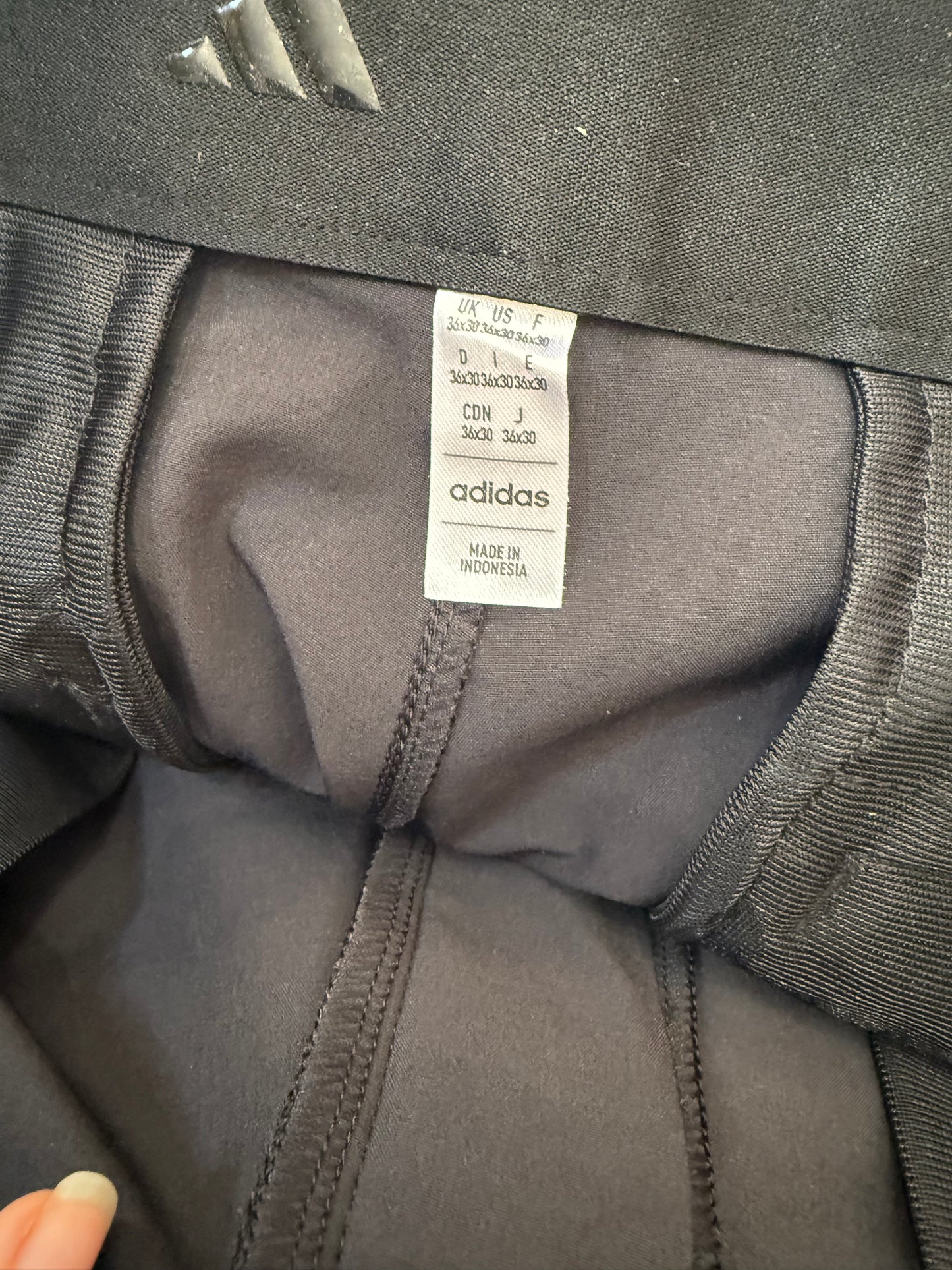 Adidas Ultimate365 tapered golf pants/ trousers. Black. Waist: 36” Leg: 30”