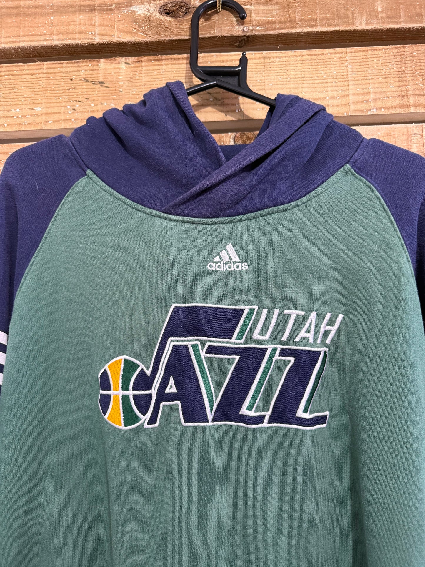 Vintage Y2K Adidas Utah Jazz hoodie/ hooded sweater. Green. Size Medium. USA