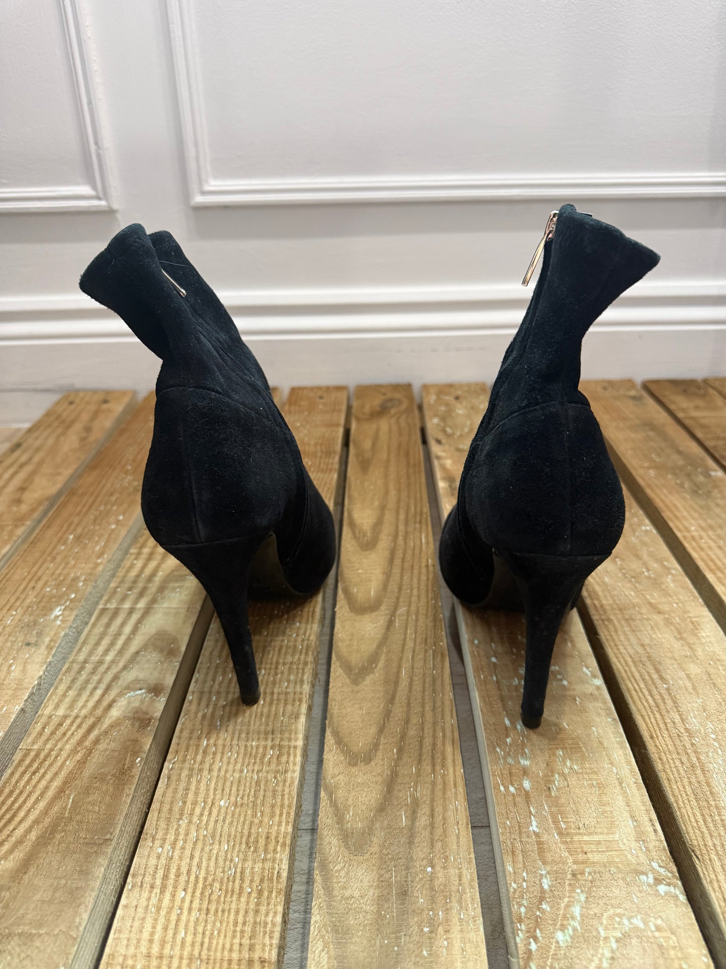 Karen Millen heeled ankle boots. Size EU39, UK6.