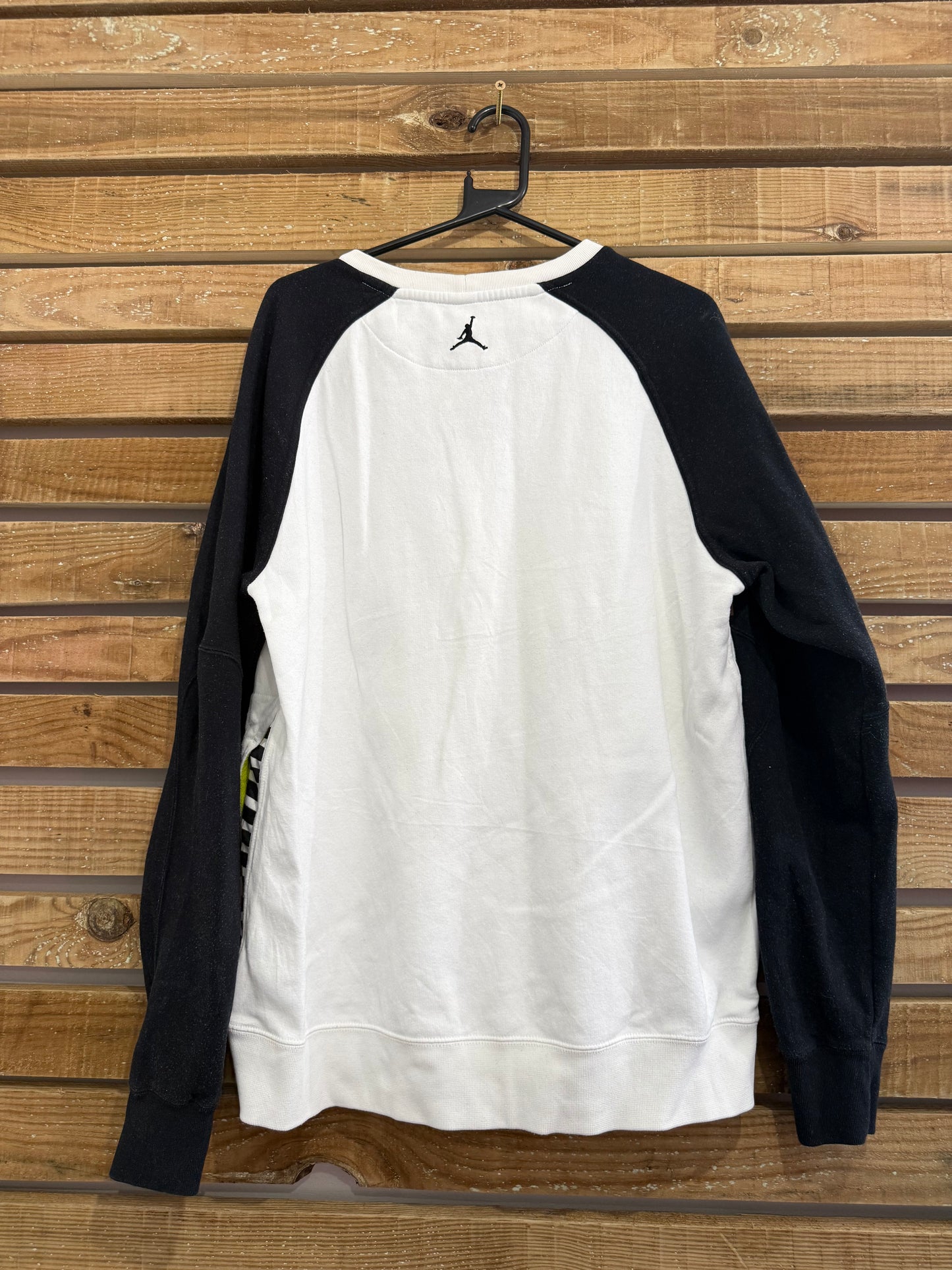 Vintage Y2K Nike Jordan spell-out sweater/ sweatshirt. Size XL.