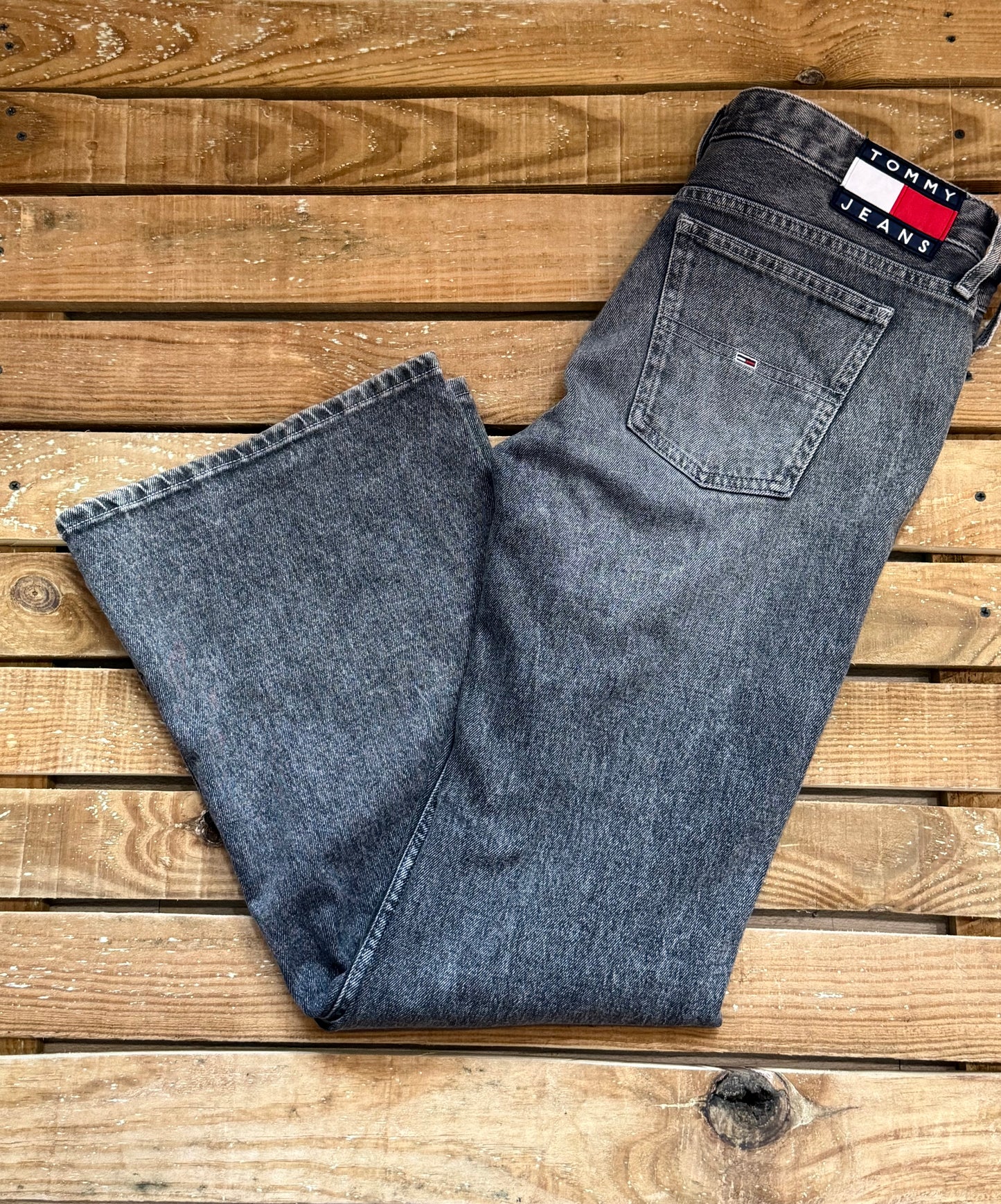 Vintage Y2K Tommy Hilfiger flared jeans. 34” waist, 31” leg