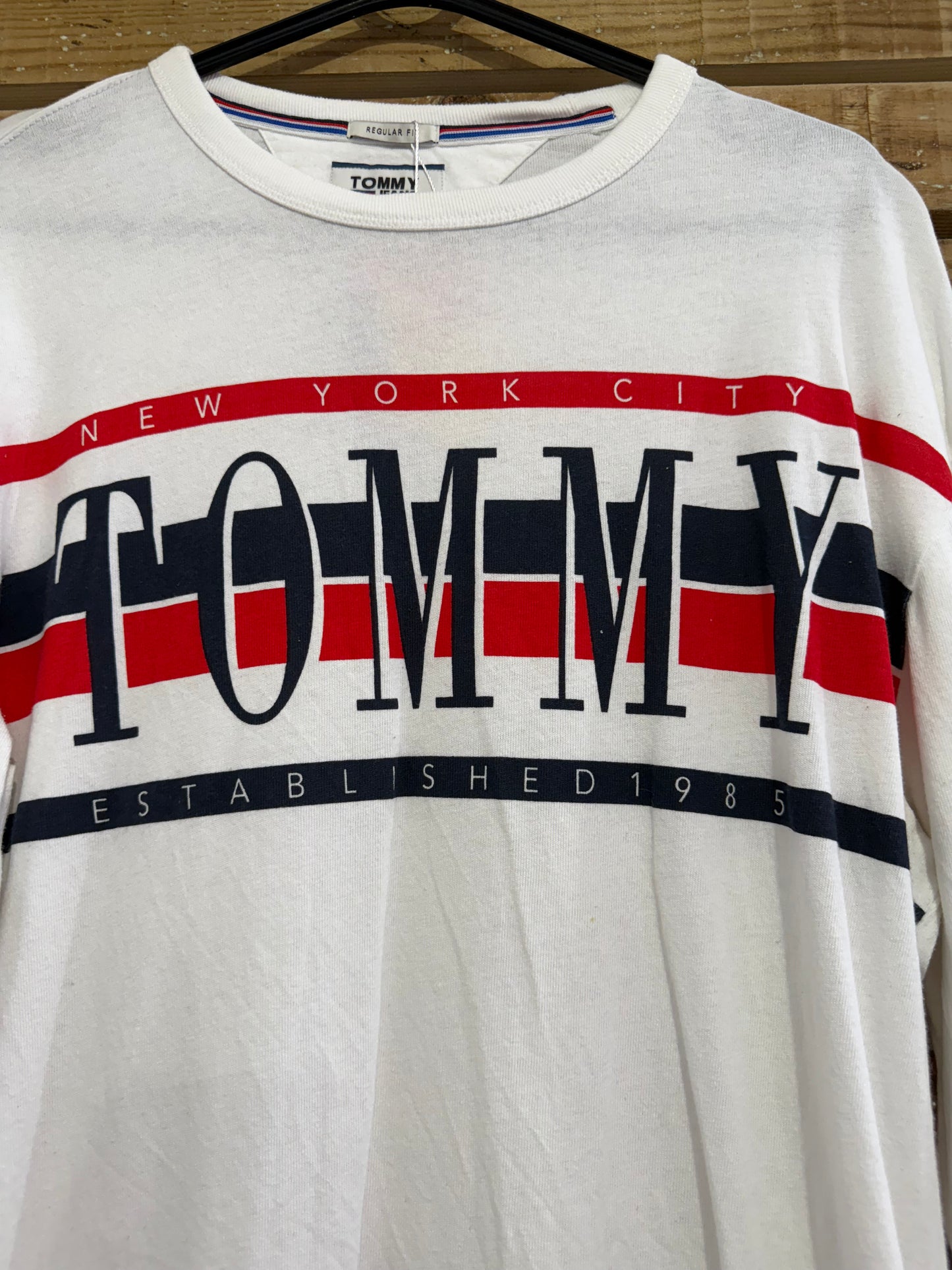 Vintage Y2K Tommy Hilfiger spell-out logo T-shirt. Size Large