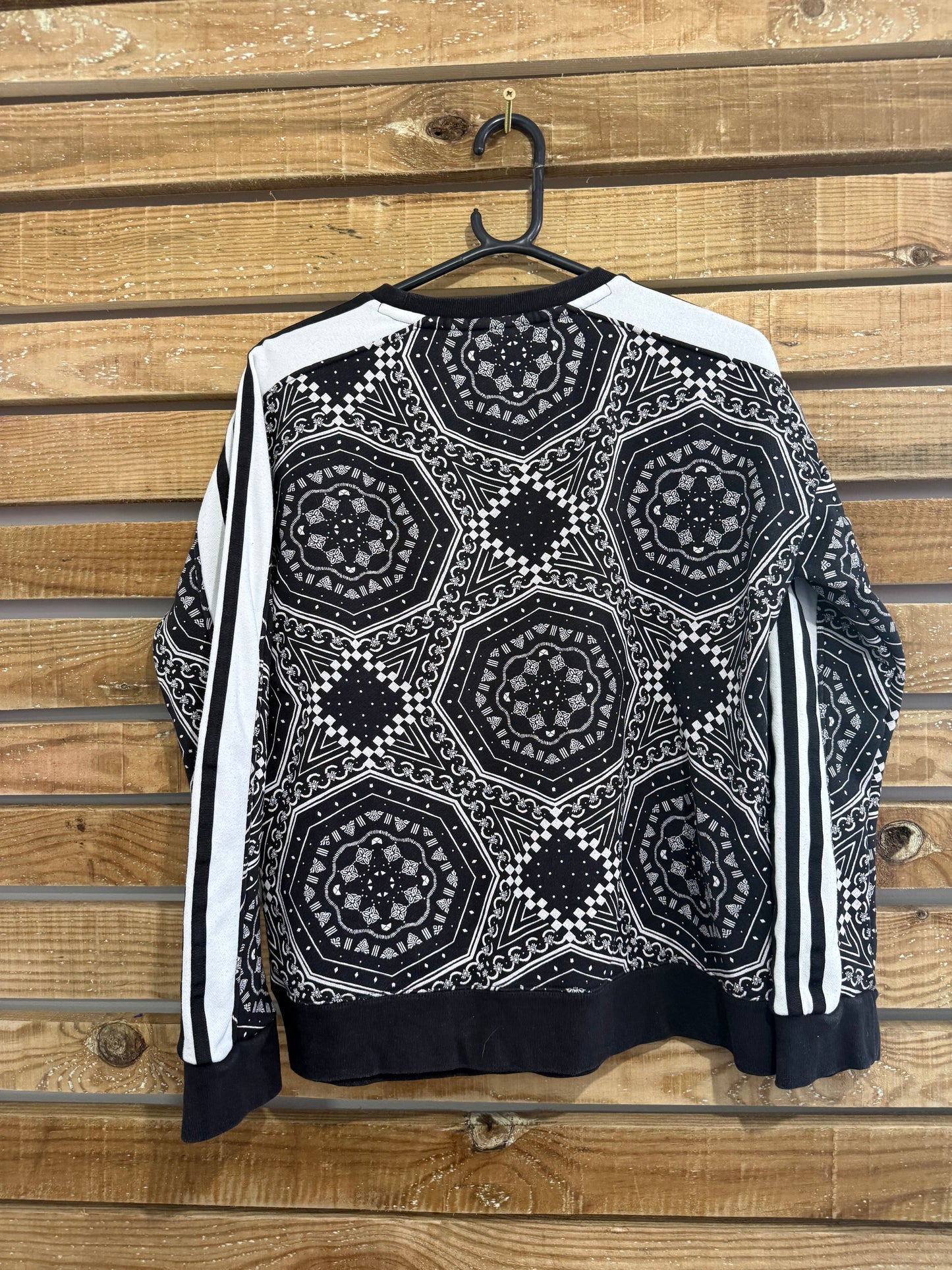 Adidas kaleidoscope print black & white sweater/ sweatshirt. Size UK8