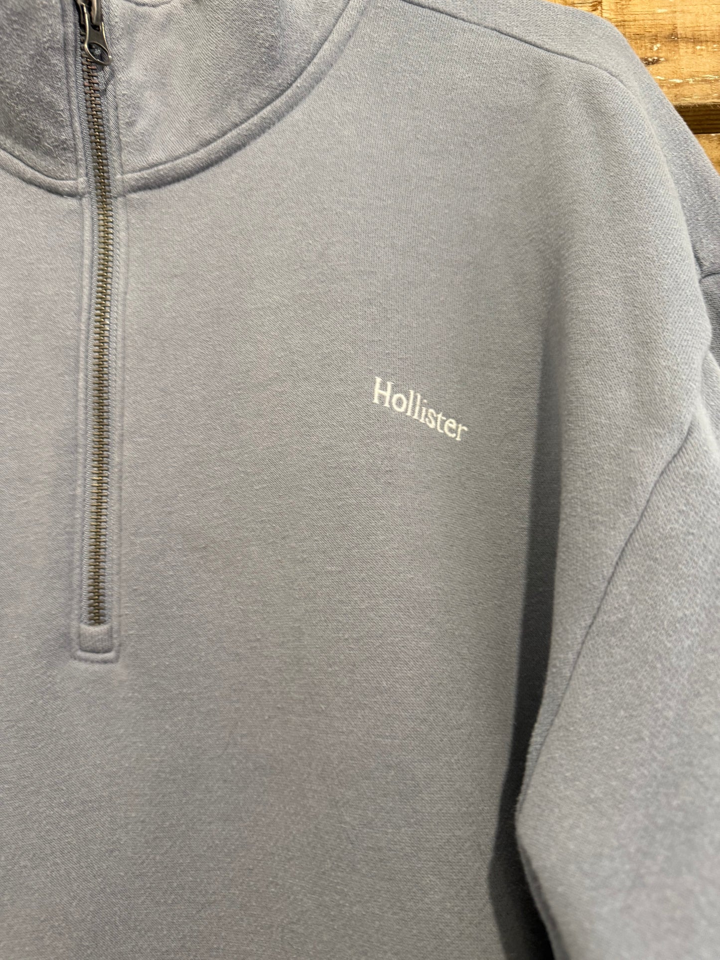 Vintage Y2K Hollister 1/4 zip sweater/ sweatshirt. Size Large.