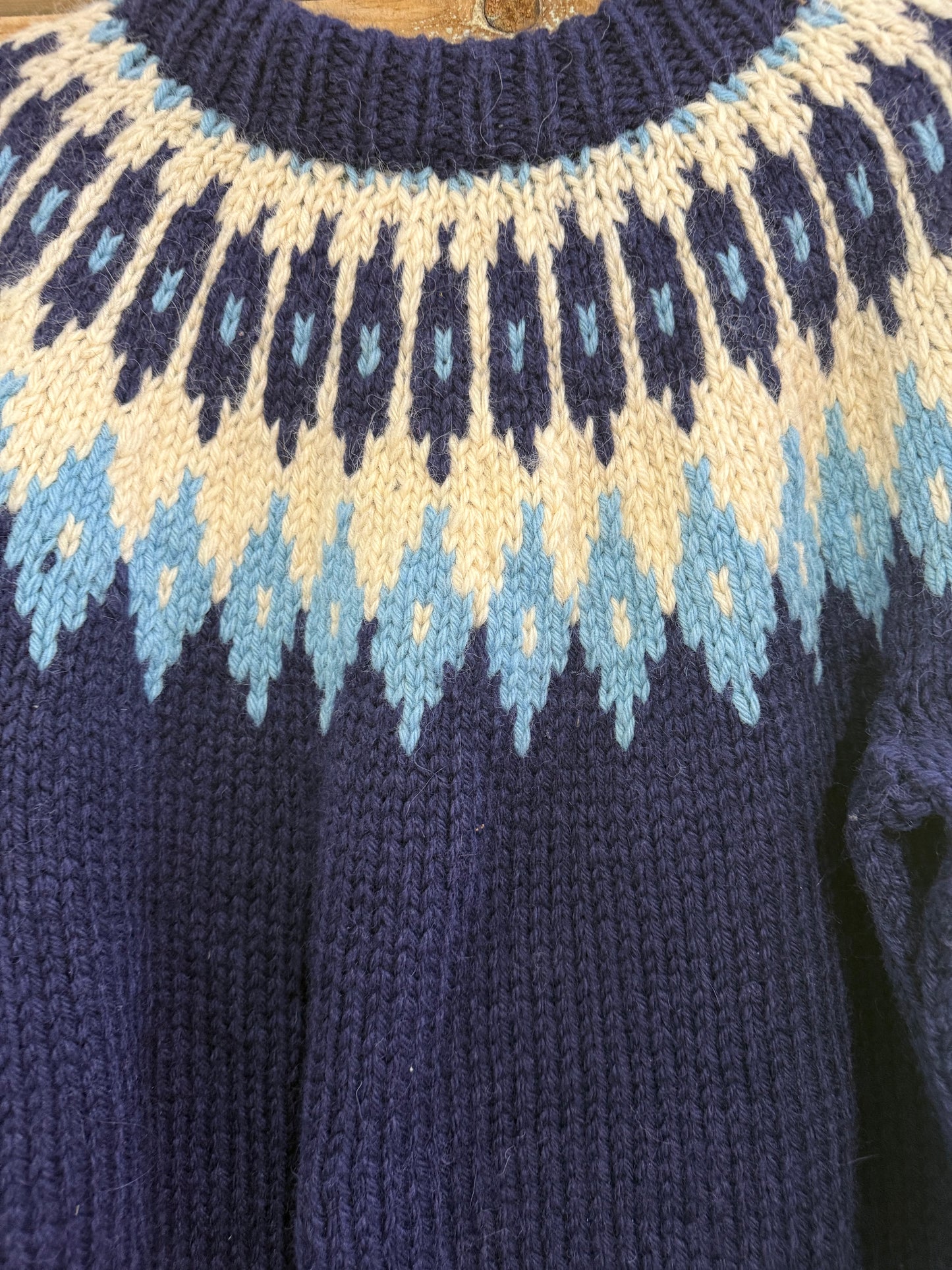 Vintage 80s handmade fairisle Icelandic 100% wool jumper. Size Medium