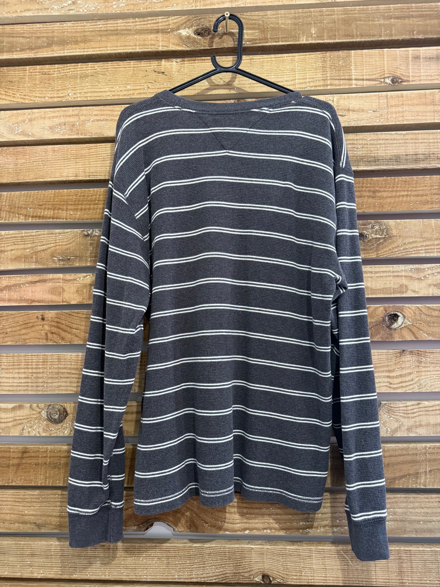 Vintage 90s Tommy Hilfiger jumper/ sweater. Grey. Size XL