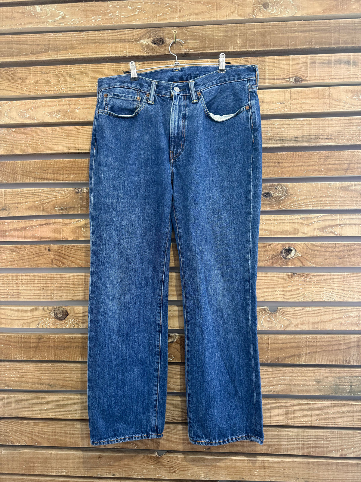 Vintage 90s Levi’s 514 straight leg Jeans. Mid blue. Waist 34” leg 30”